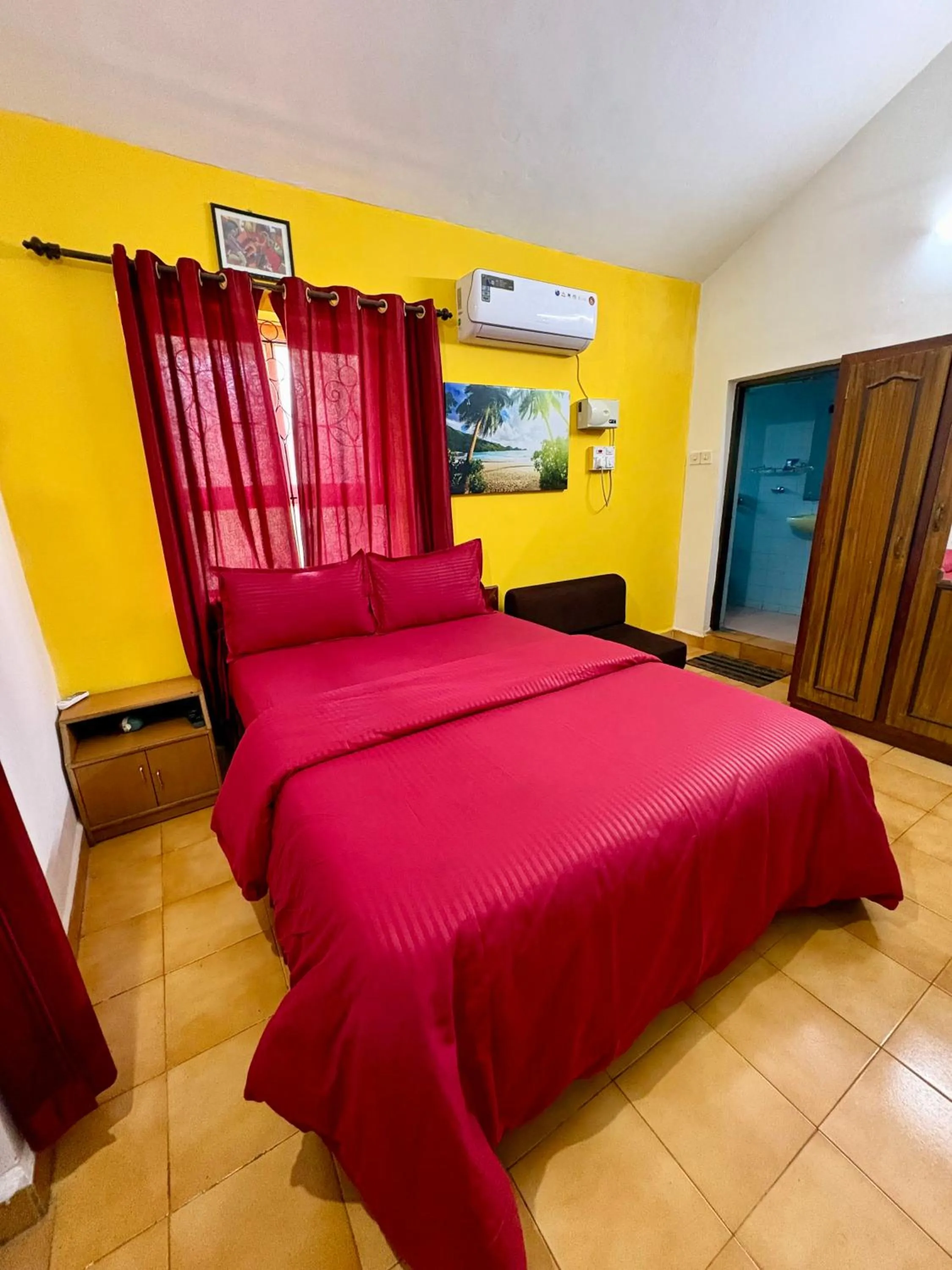 Photo of the whole room, Bed in Jes Guest House