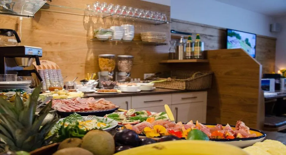 Buffet breakfast in Aparthotel Bergtraum