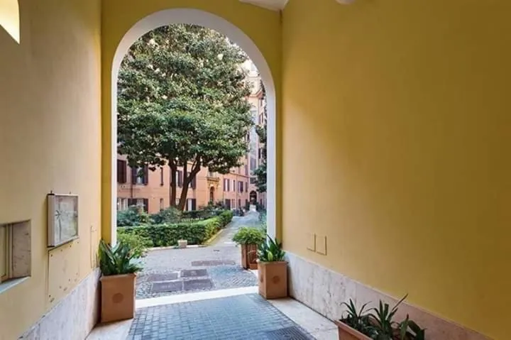 Facade/entrance in LA PAUSA