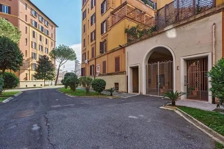 Facade/entrance in LA PAUSA