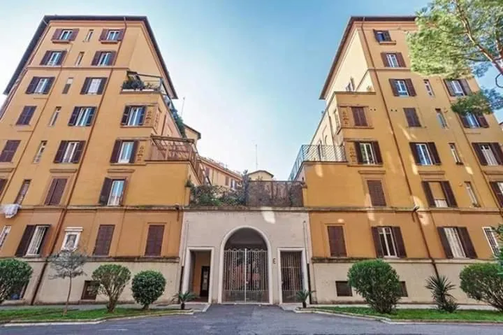 Property building in LA PAUSA