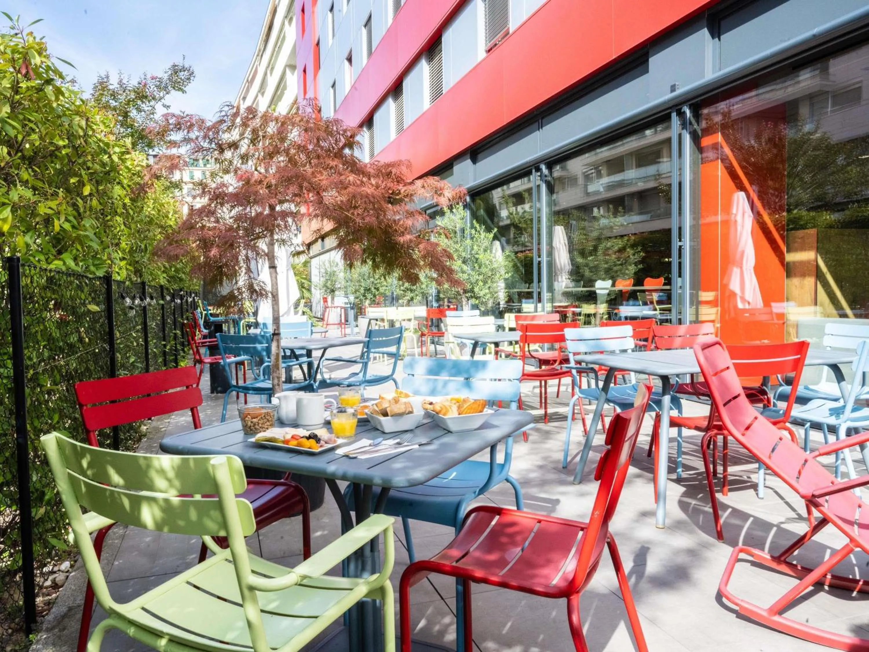 Property building in ibis Genève Centre Nations