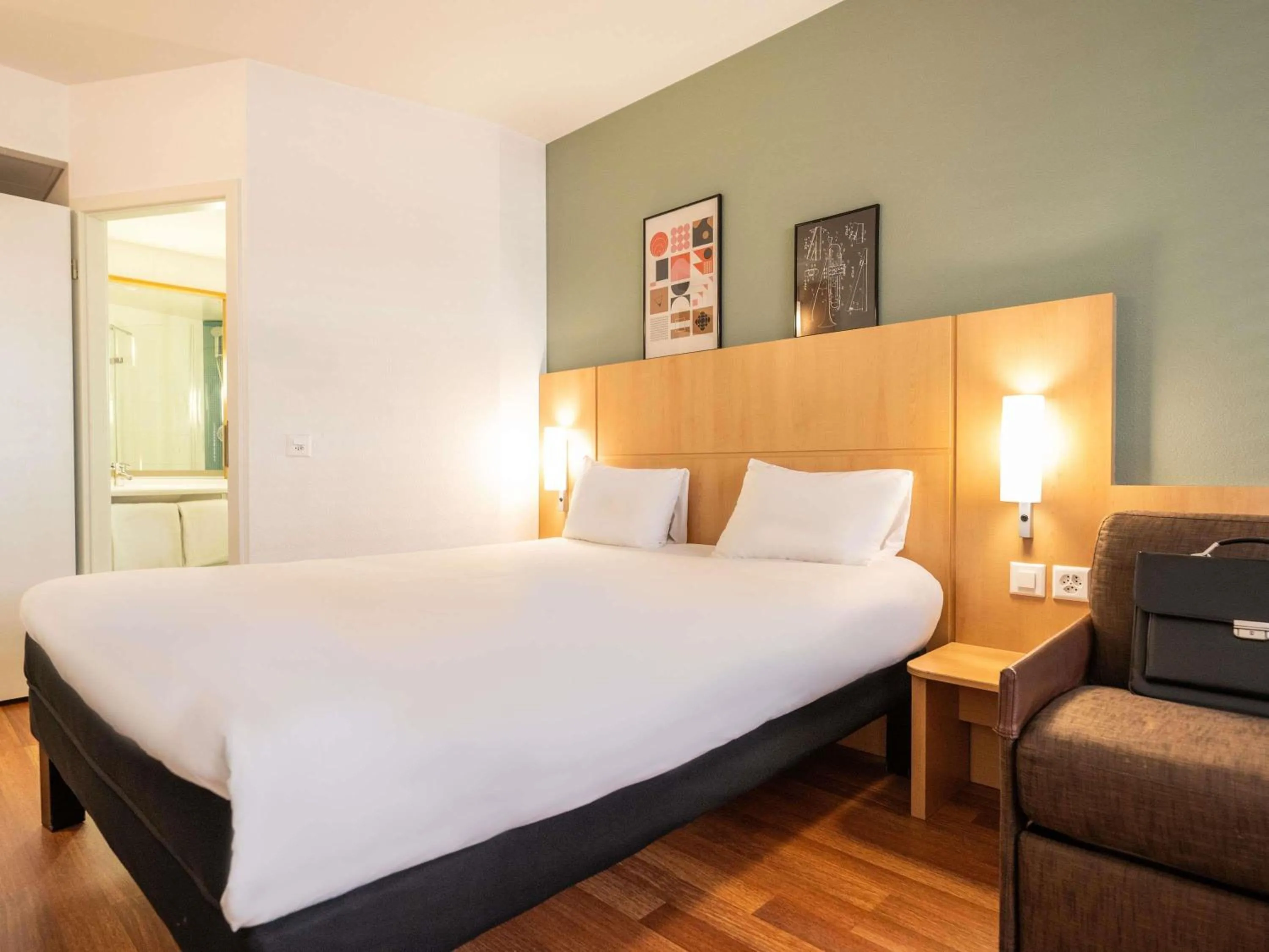 Bedroom, Bed in ibis Genève Centre Nations