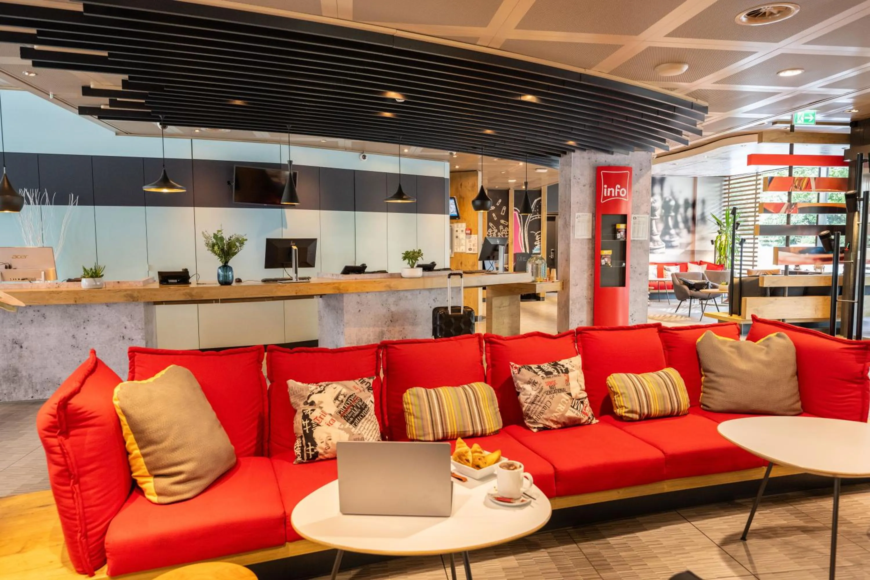 Lobby or reception in ibis Genève Centre Nations