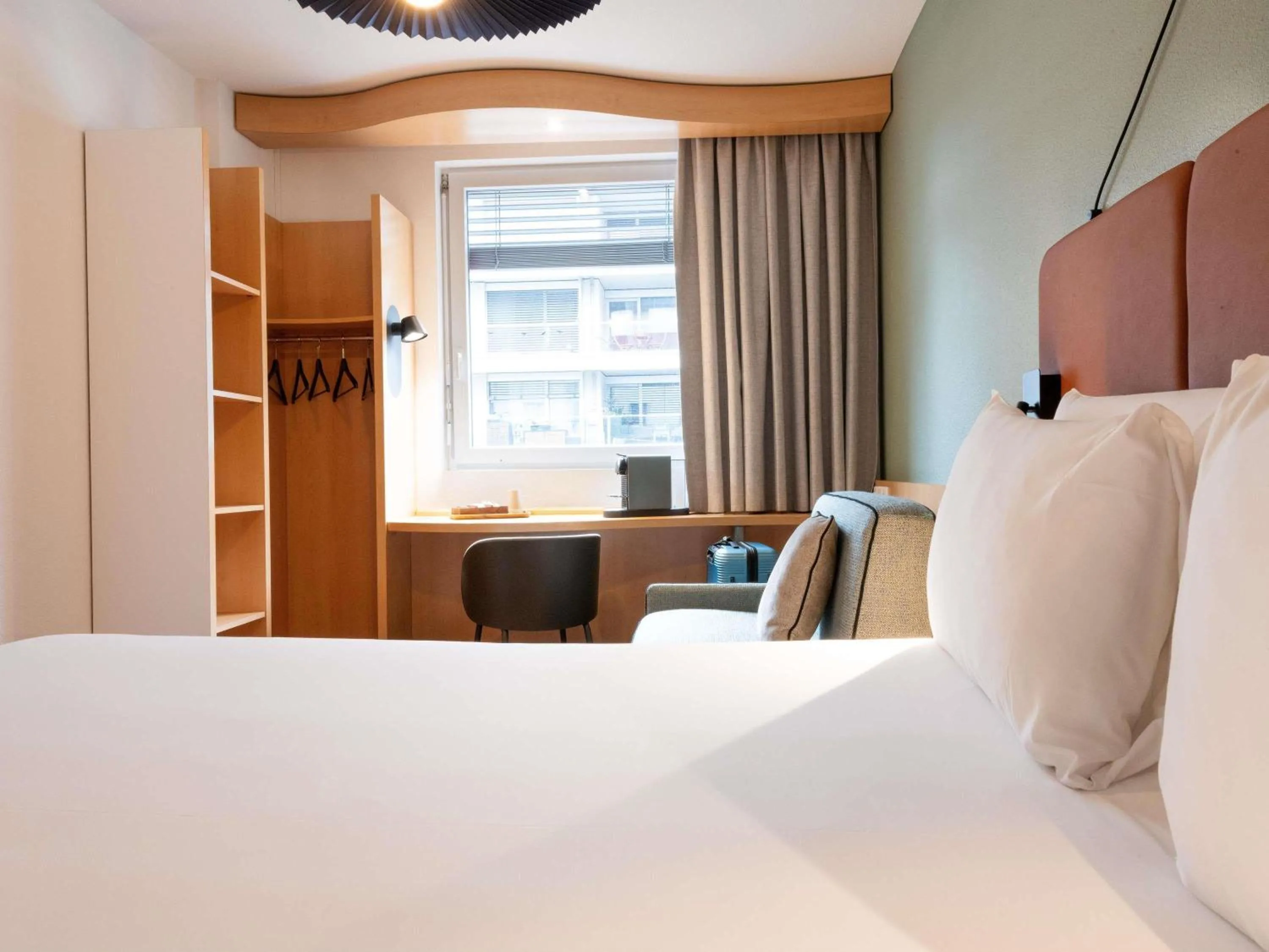 Bedroom, Bed in ibis Genève Centre Nations
