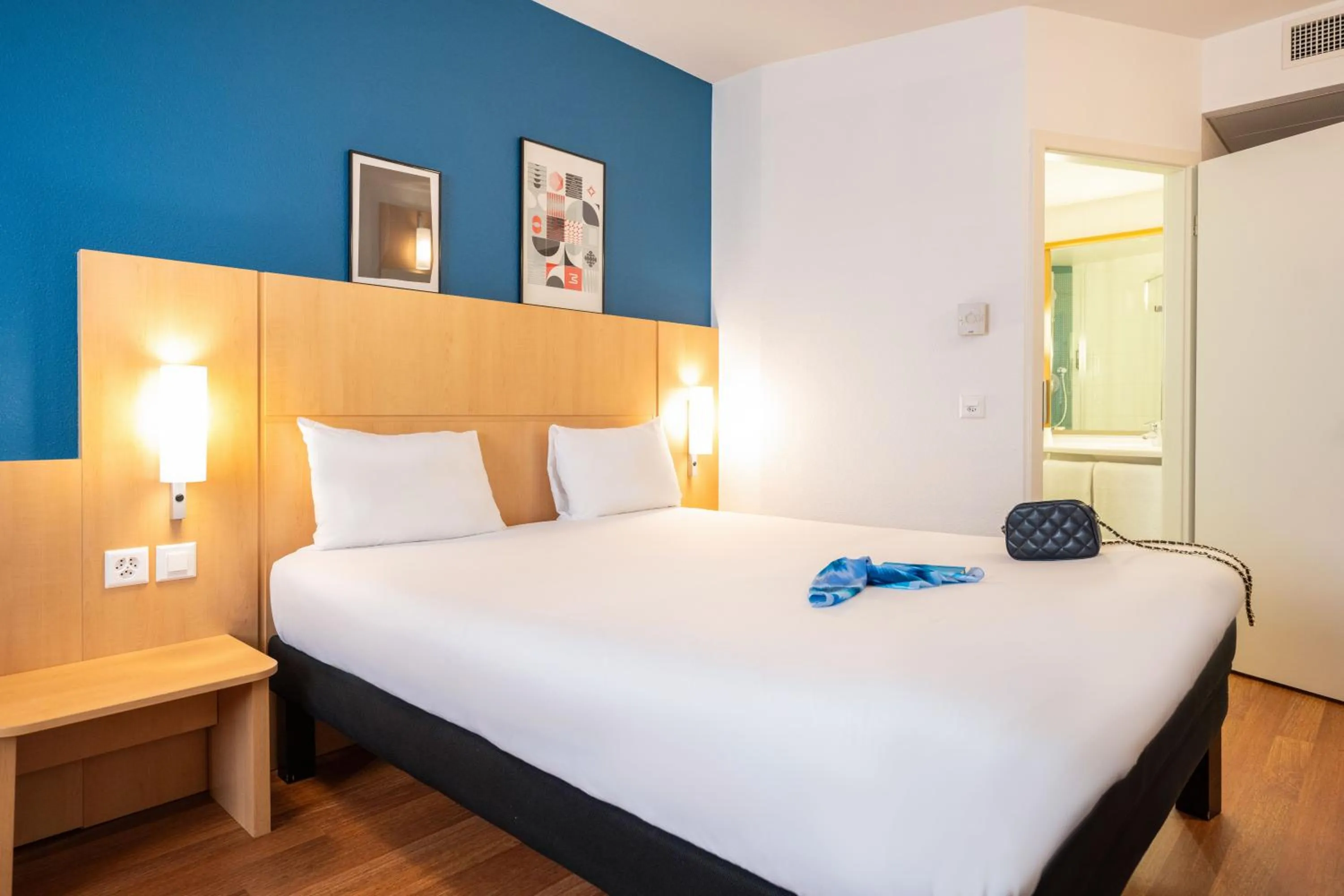 Bedroom, Bed in ibis Genève Centre Nations