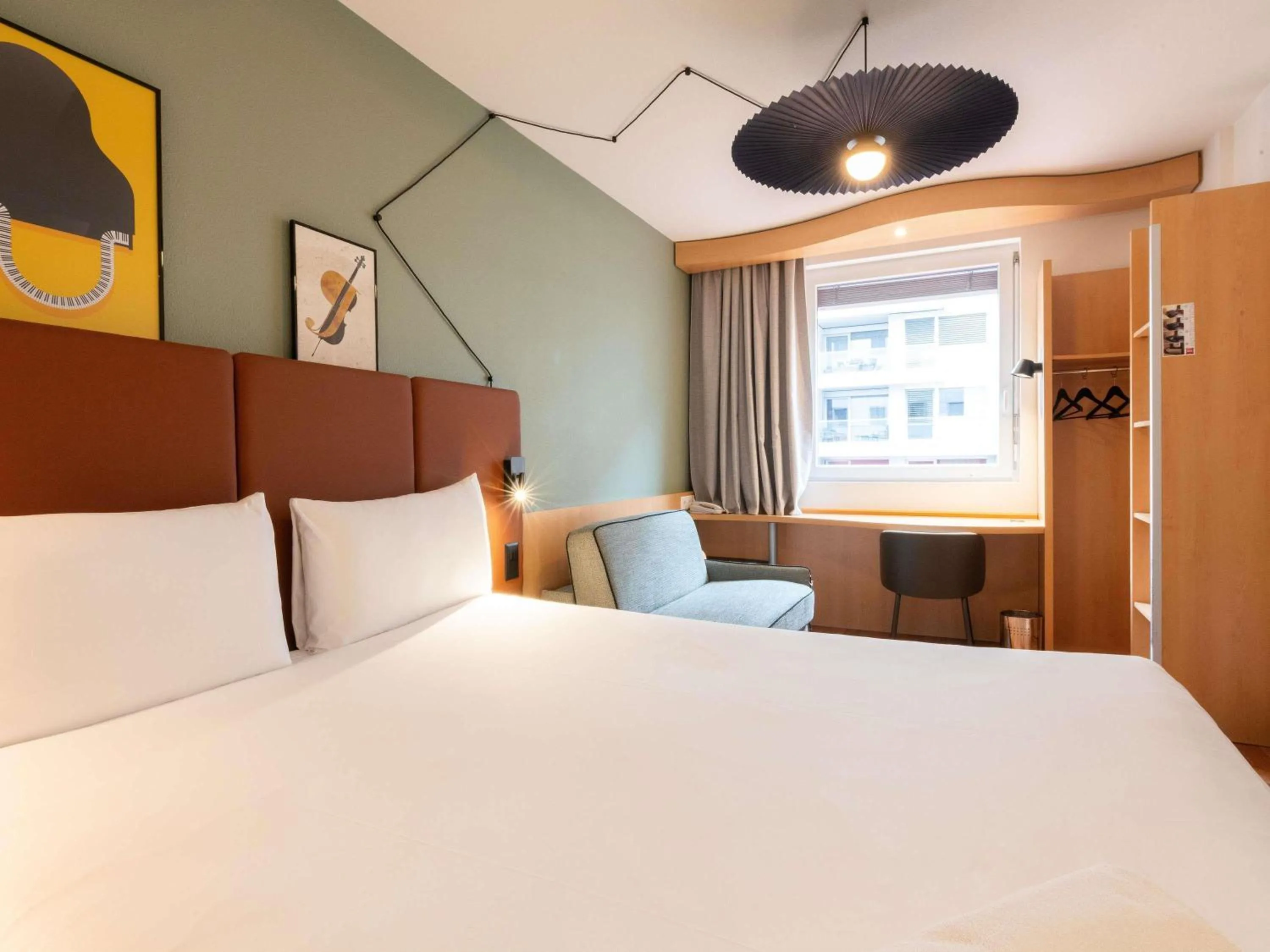 Bedroom, Bed in ibis Genève Centre Nations