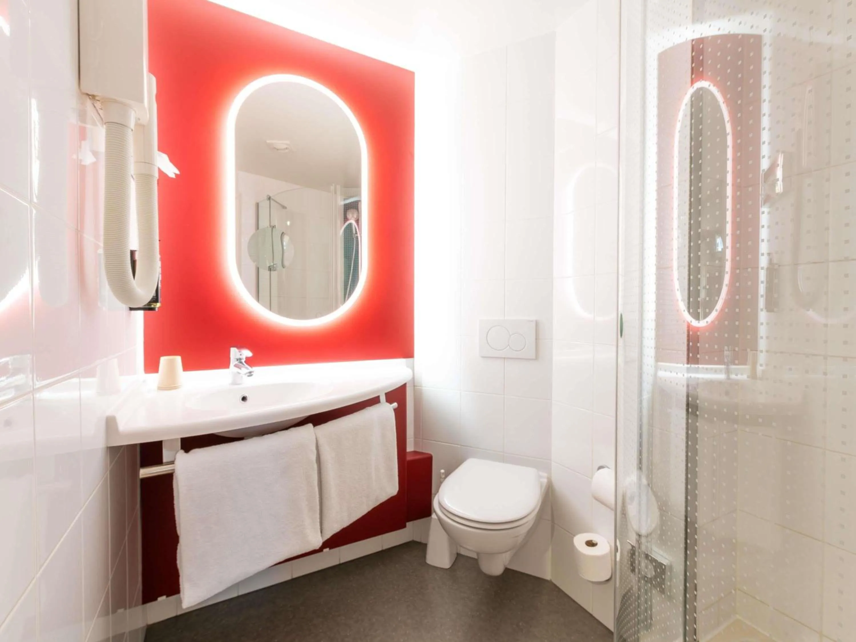 Bedroom in ibis Genève Centre Nations