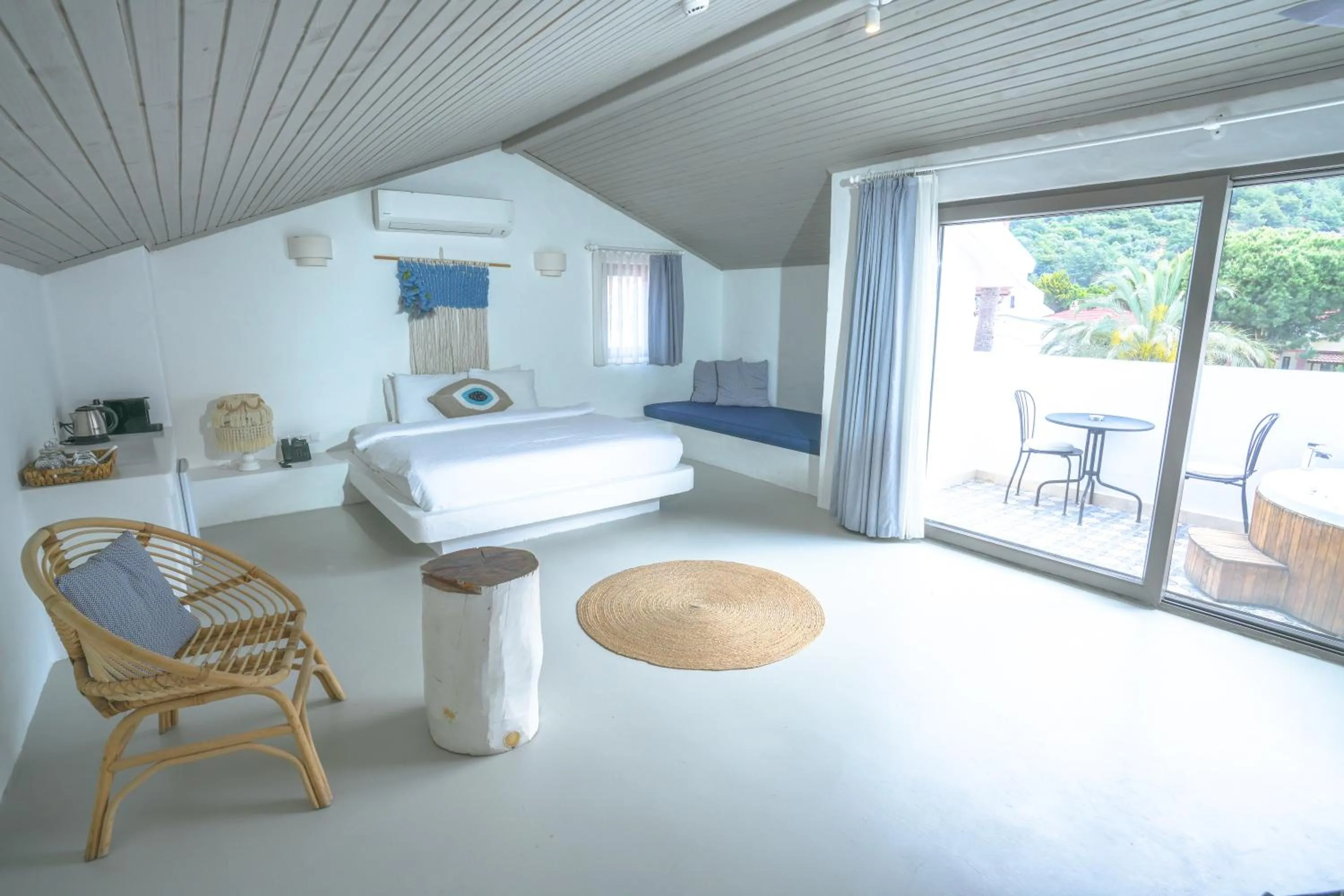 Photo of the whole room, Bed in Kassandra Boutique Hotel