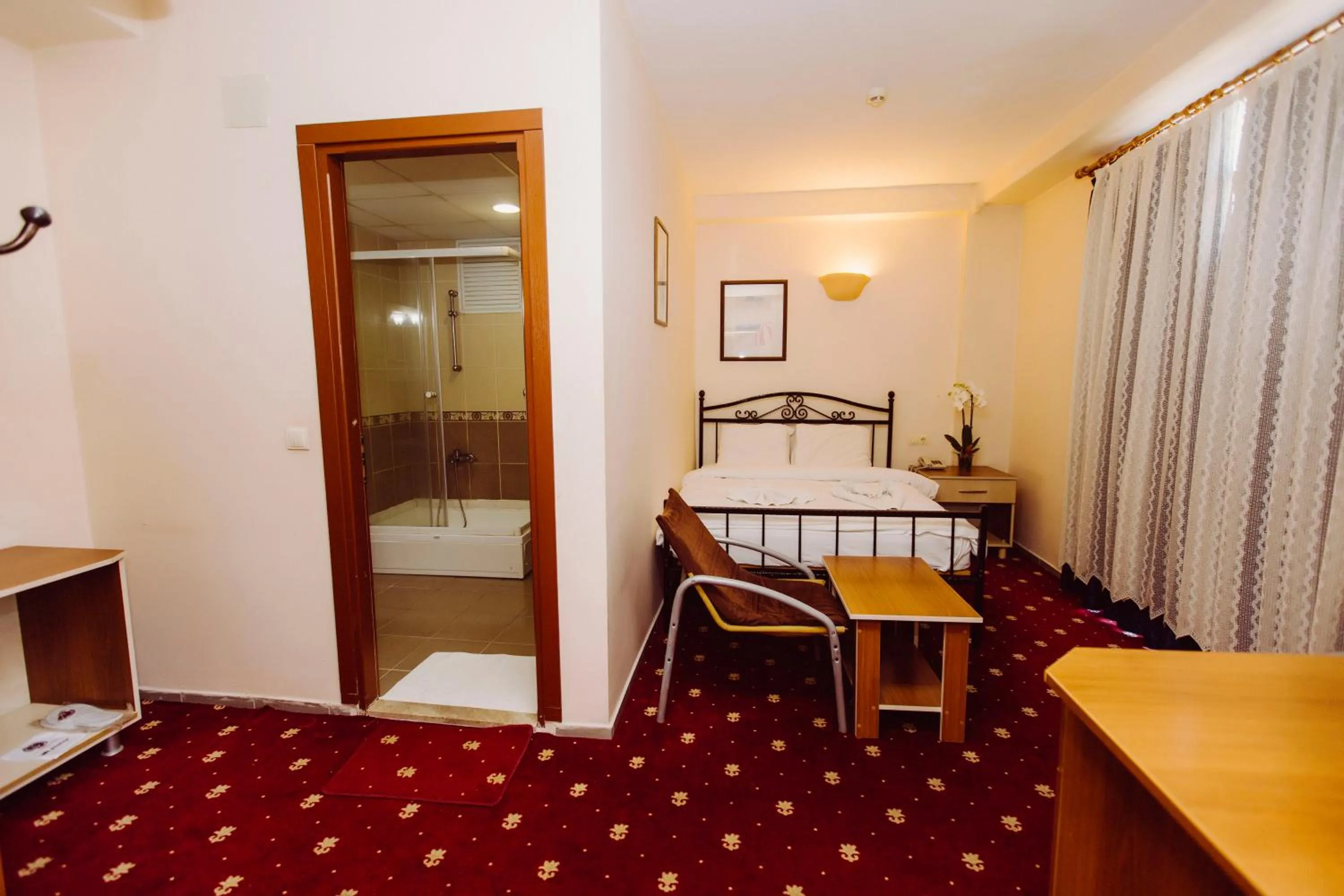 Bed in Ozalp Han Hotel