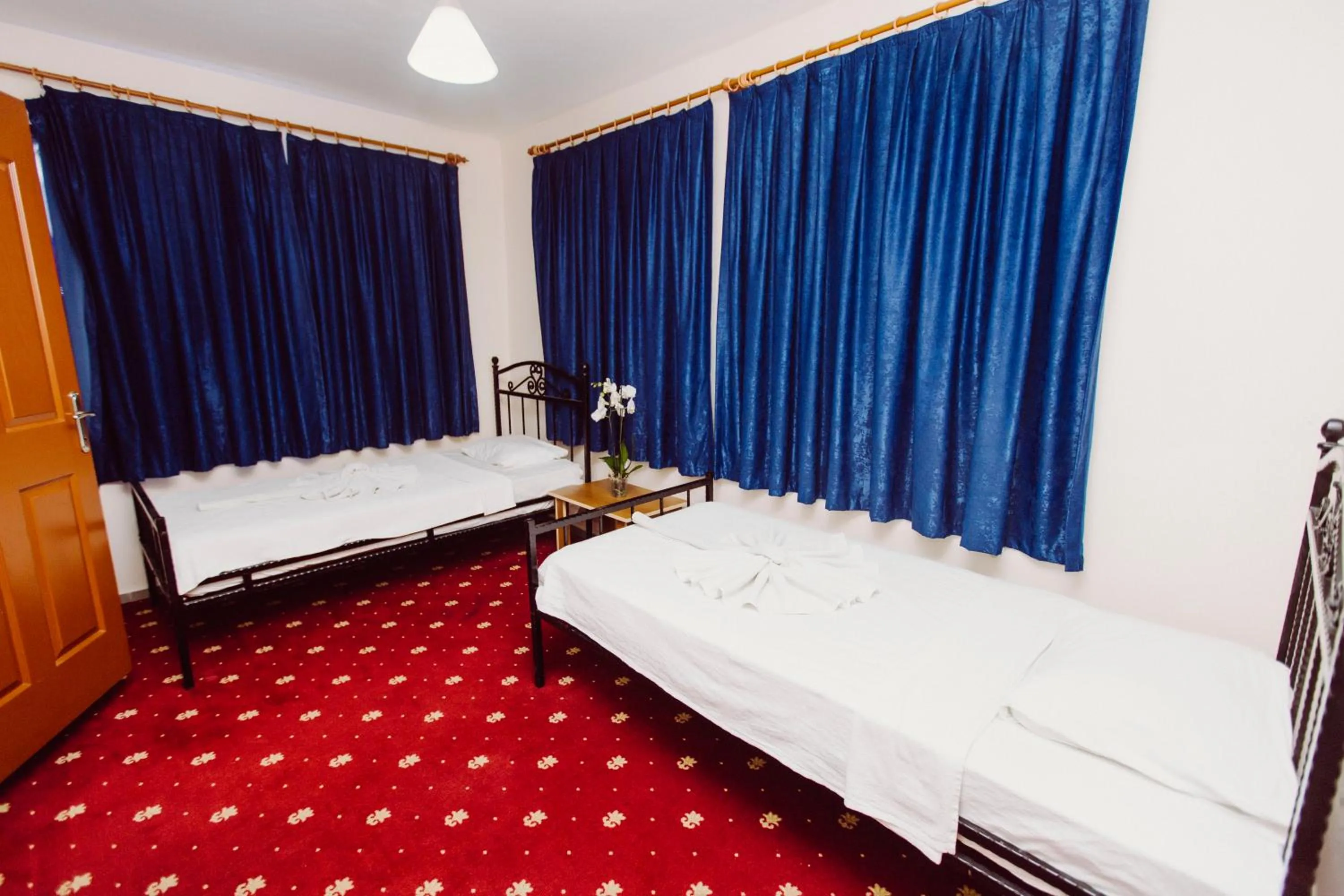 Bed in Ozalp Han Hotel