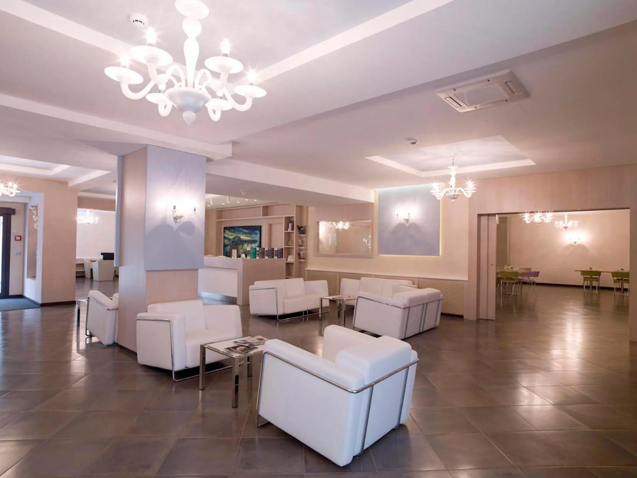 Communal lounge/ TV room in Il Castagneto Hotel