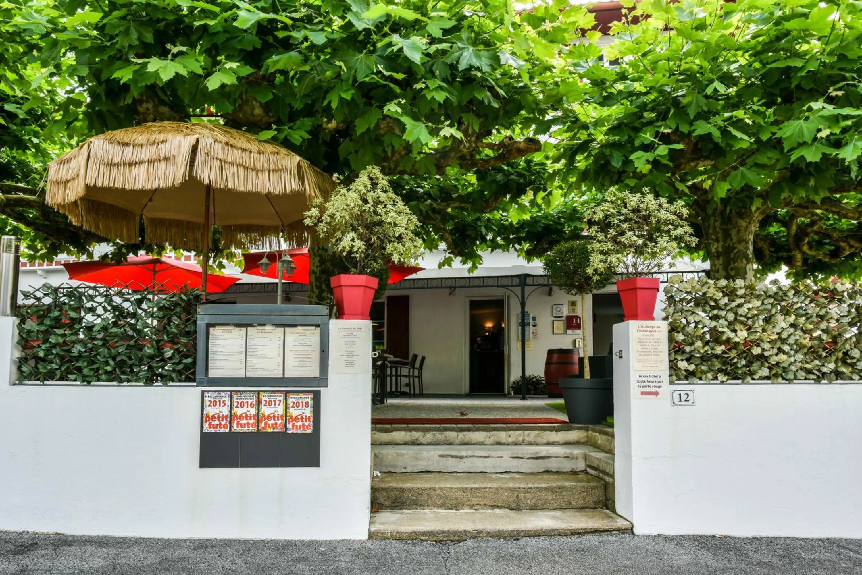 Facade/entrance in Hôtel Auberge l'Estanquet