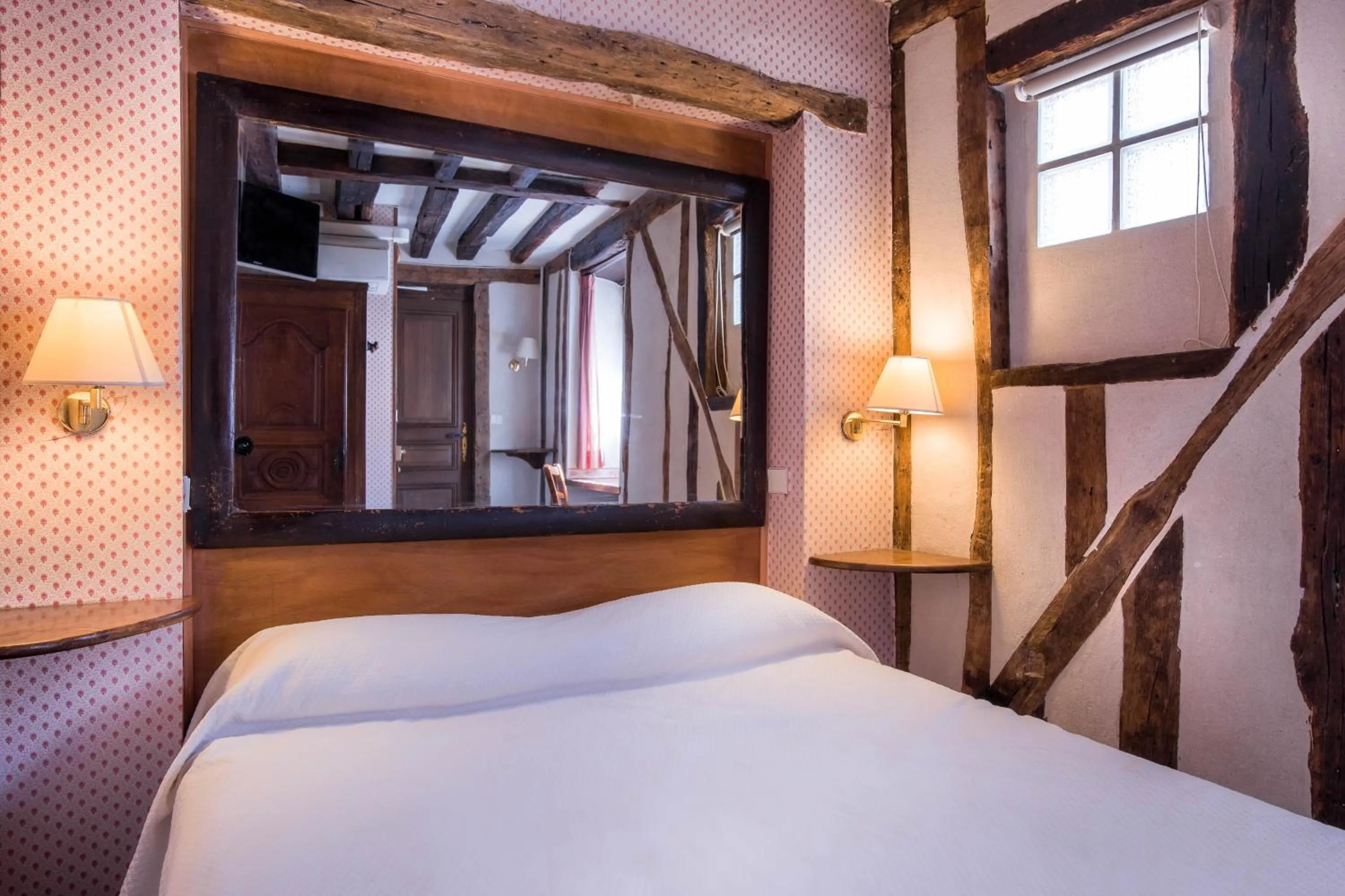 Bedroom, Bed in Hotel du Lys