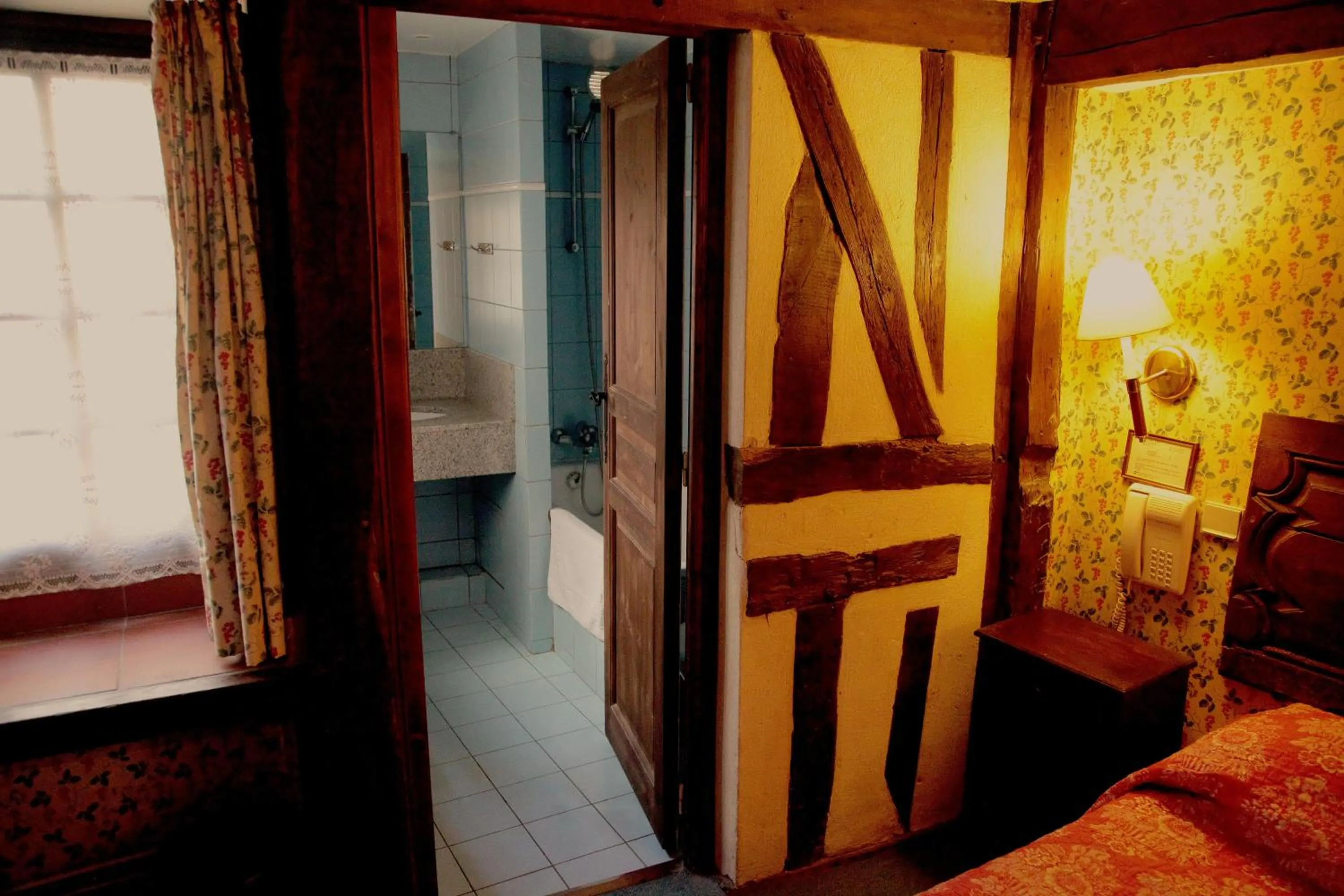 Decorative detail, Bed in Hotel du Lys