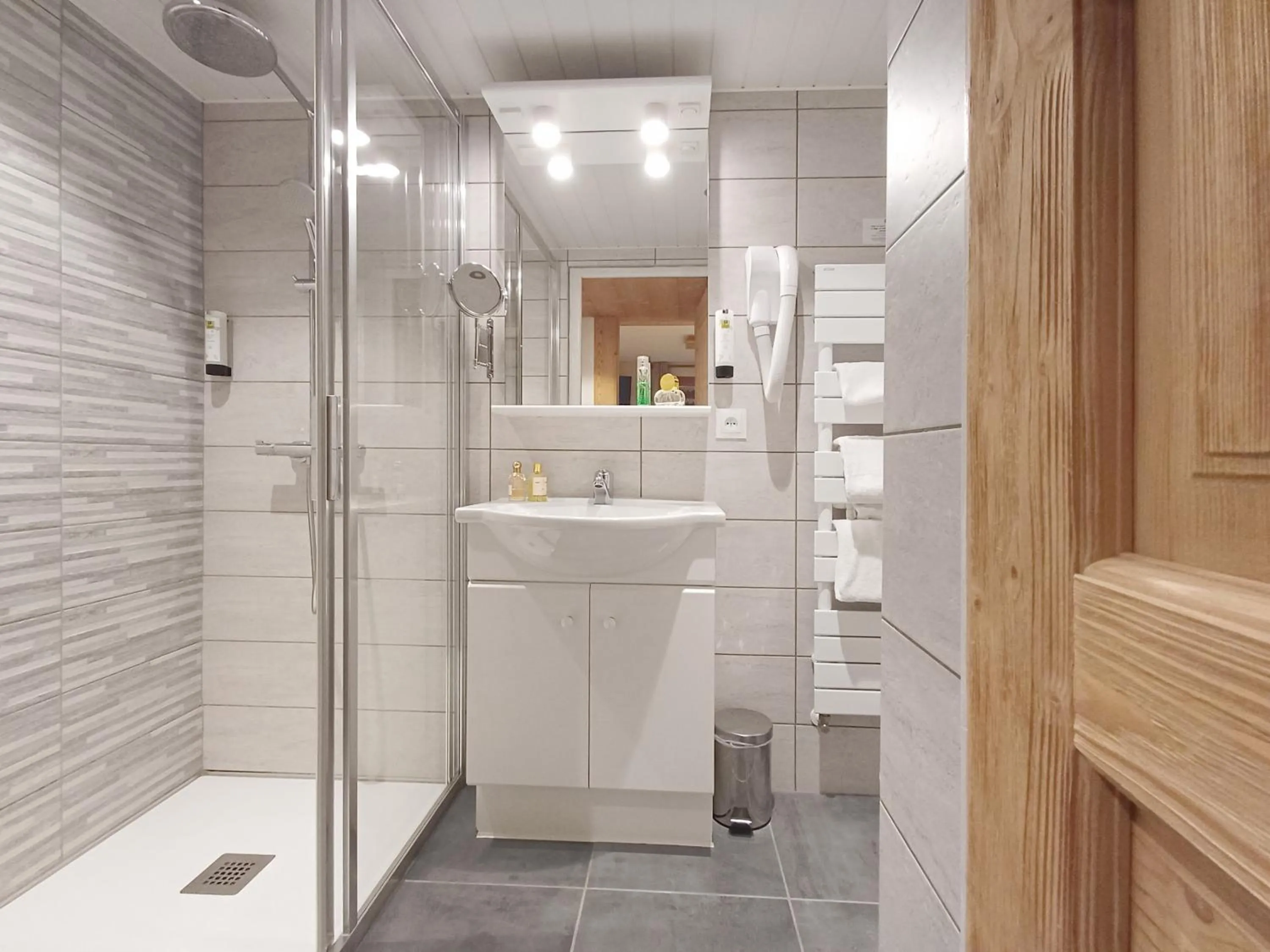 Bathroom in Hôtel du Crêt Rond