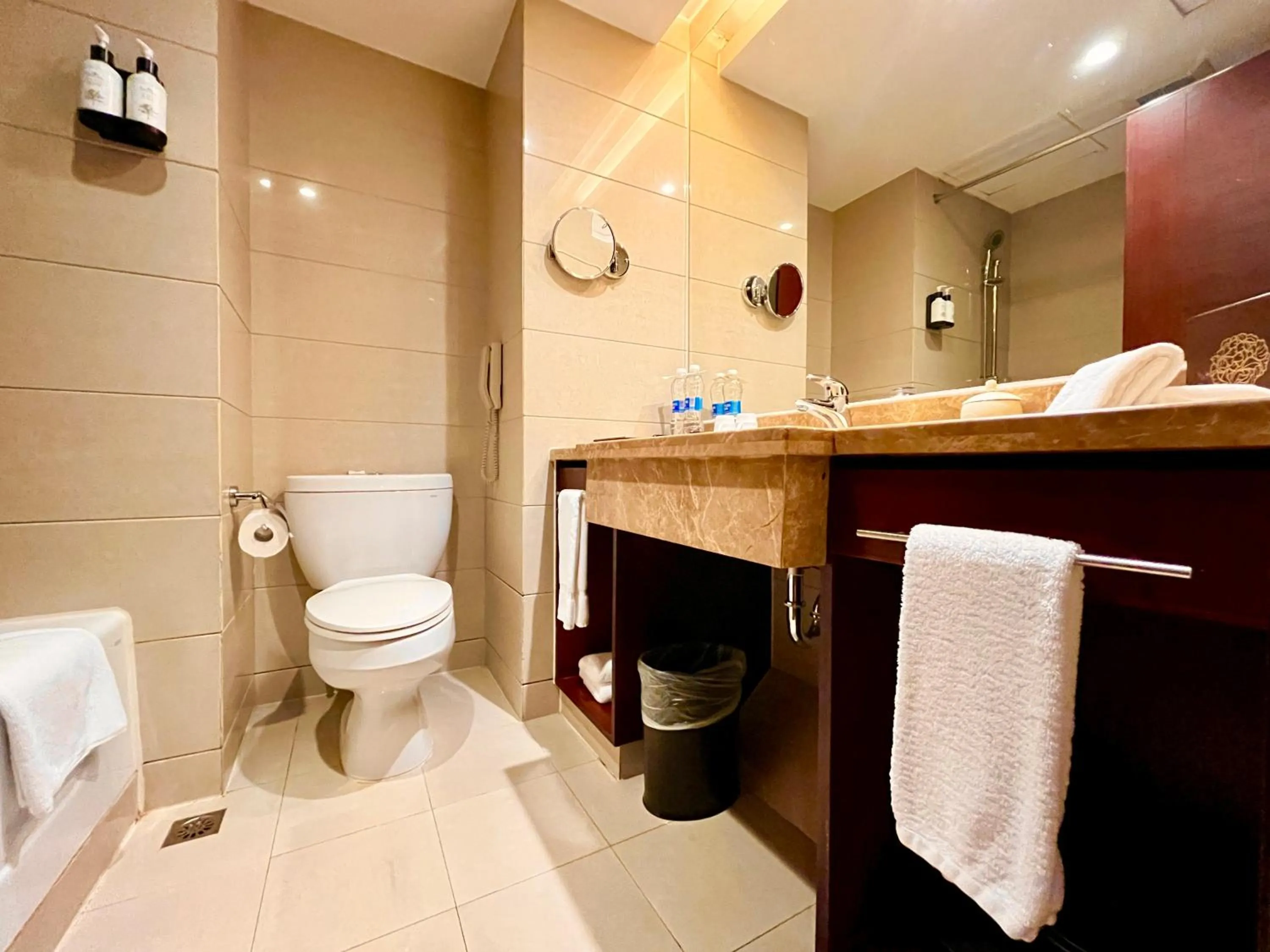 Shower in Ningbo Portman Plaza Hotel