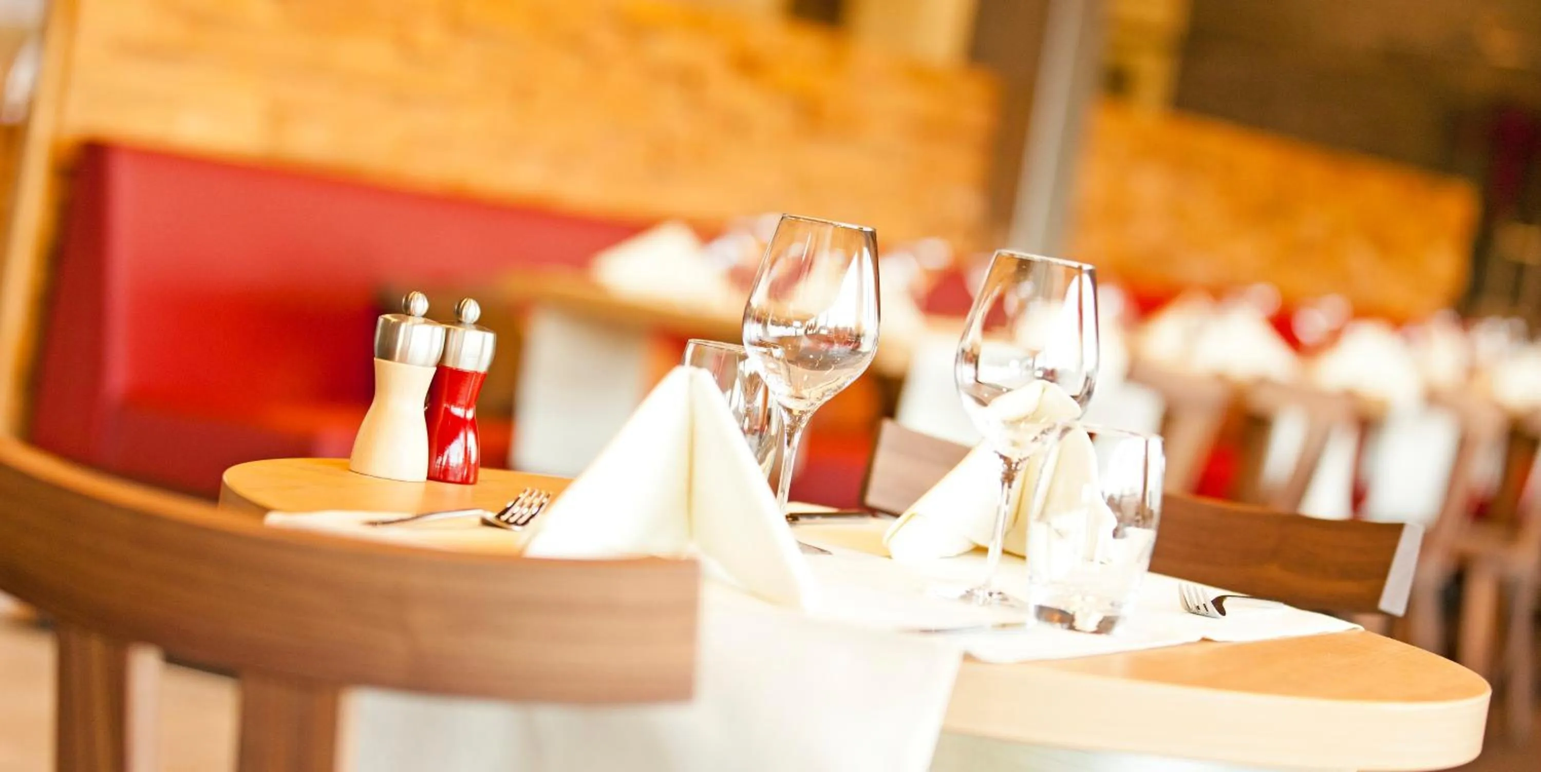 Restaurant/places to eat in SwissEver Hotel Zug