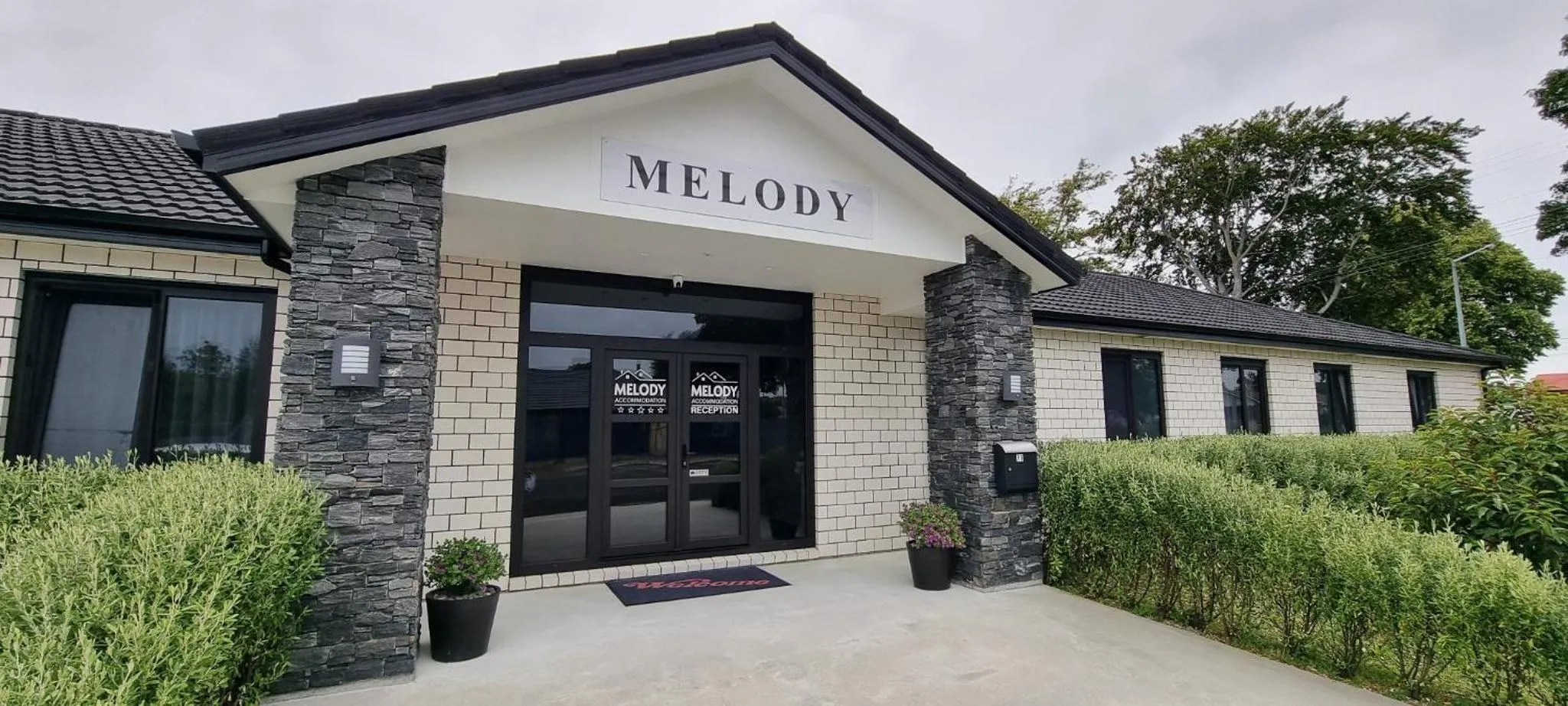 Facade/entrance in Melody