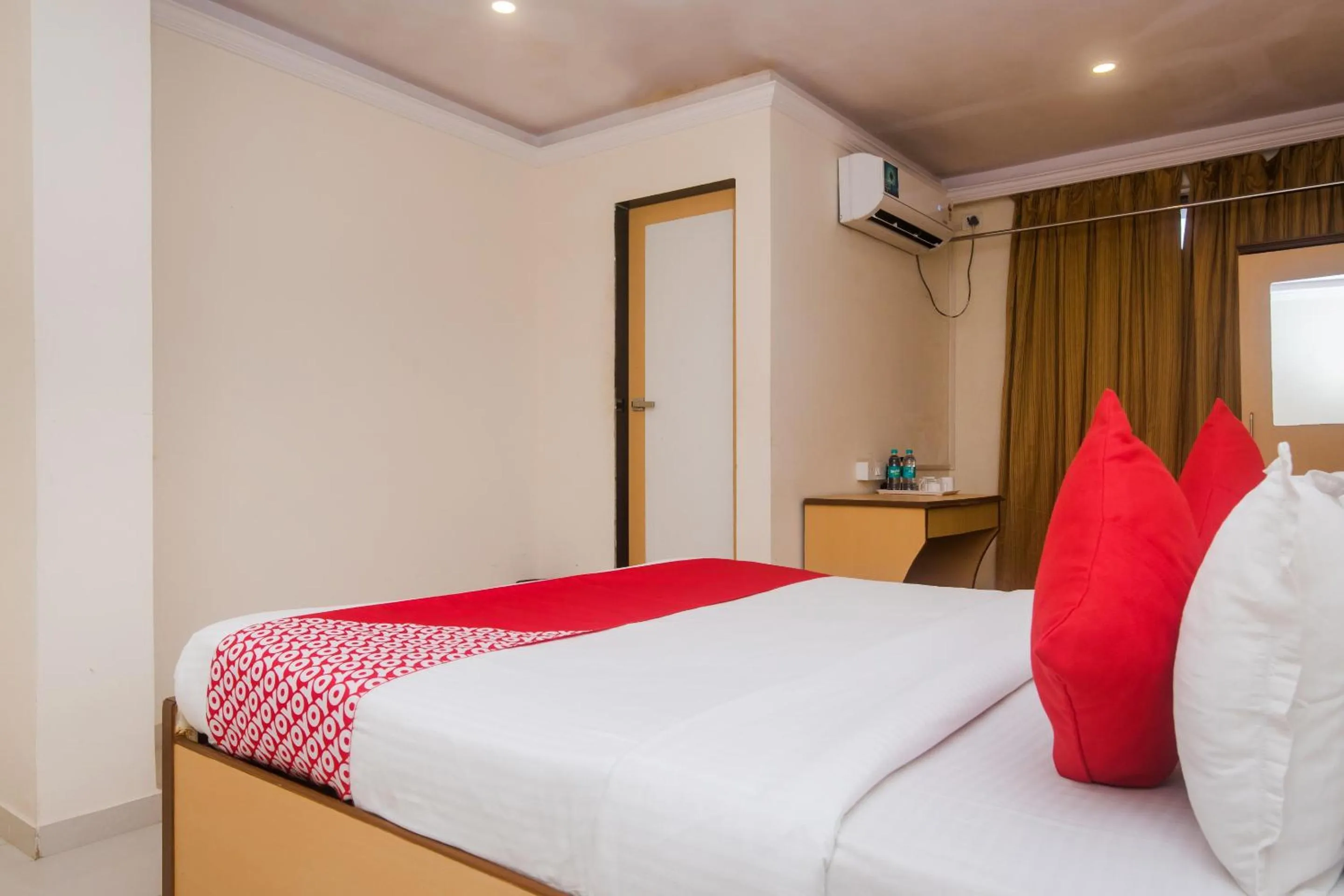 Bedroom, Bed in Capital O Orbit Inn Near Infiniti Mall