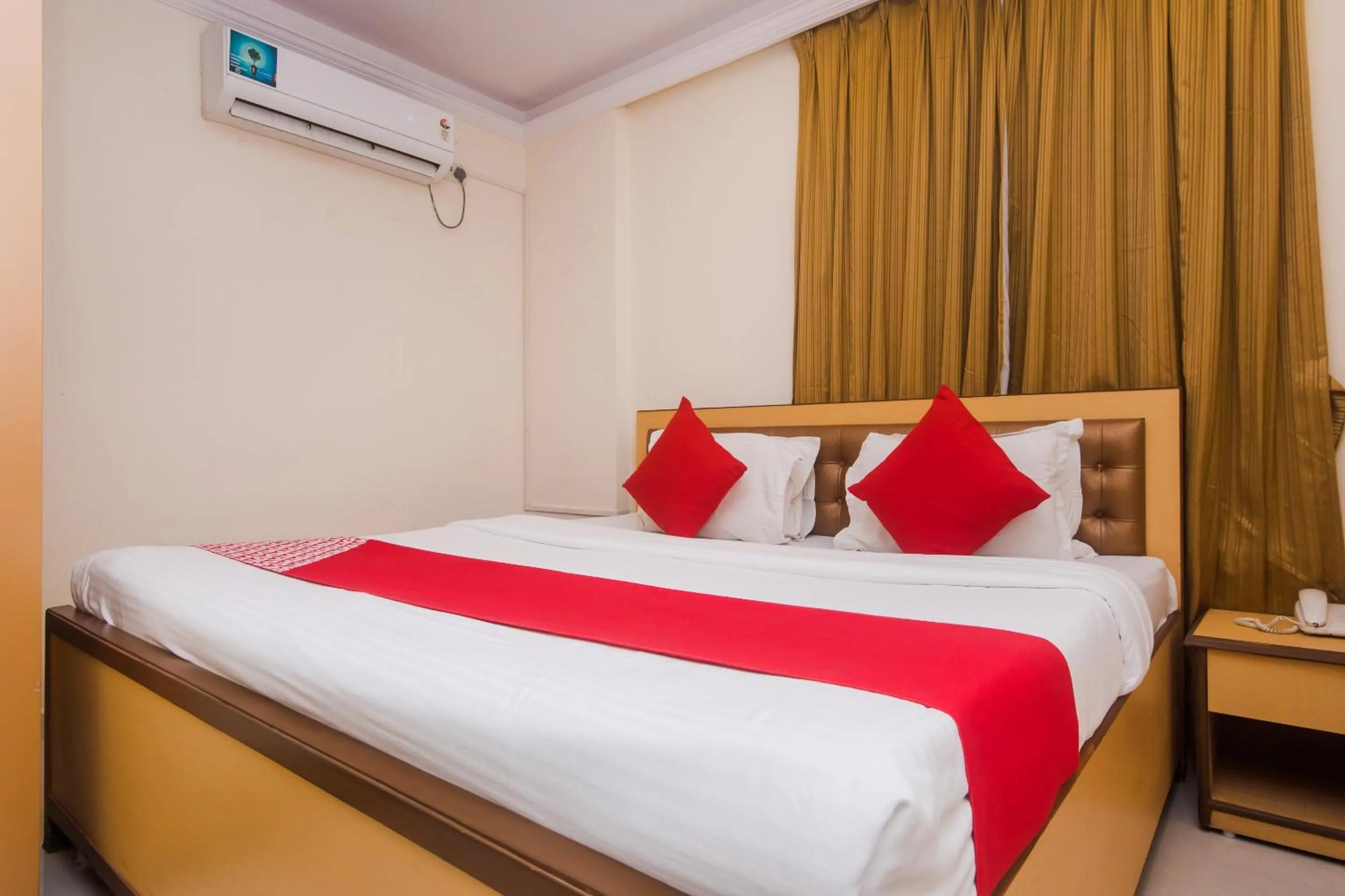 Bedroom, Bed in Capital O Orbit Inn Near Infiniti Mall