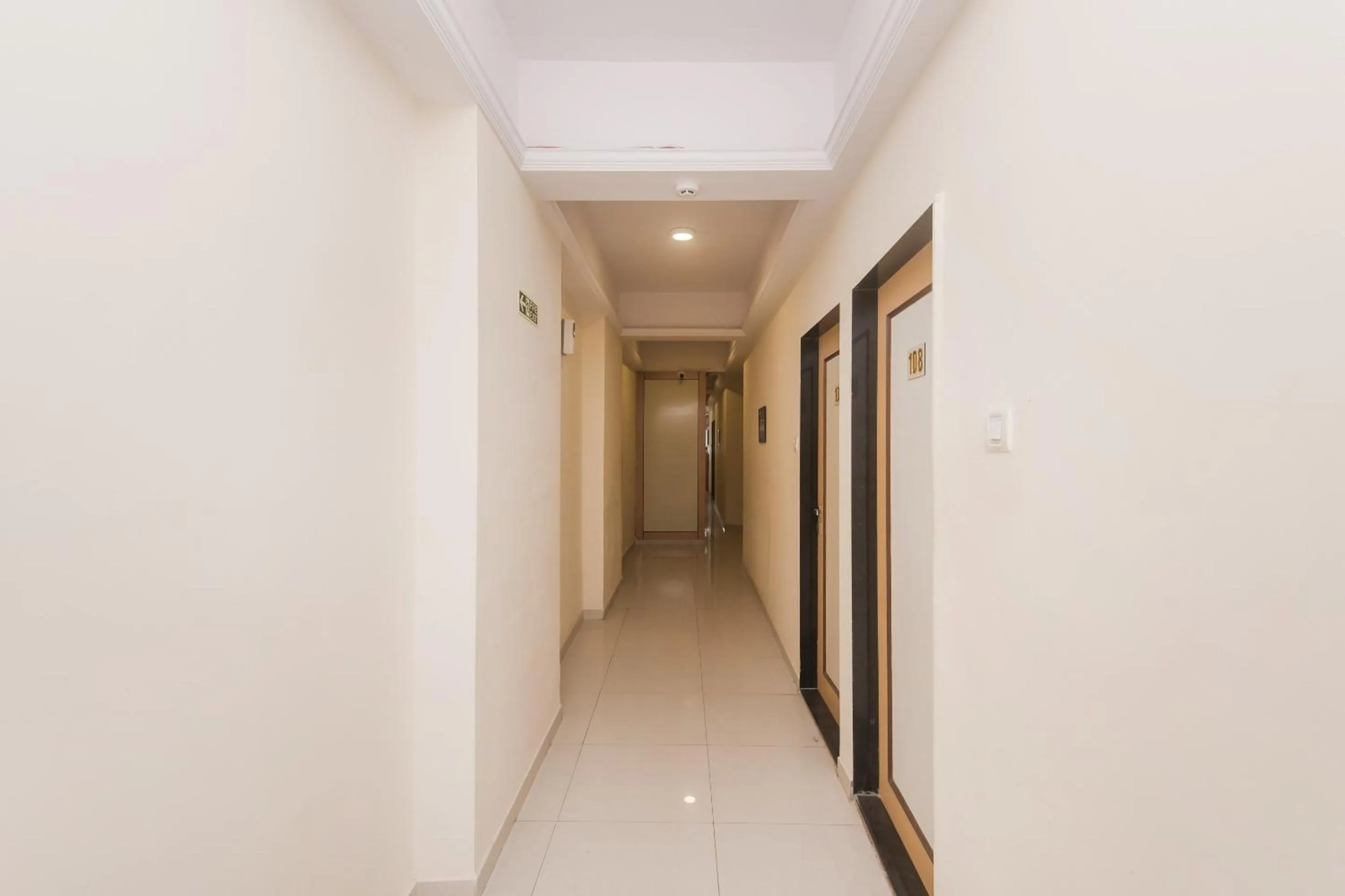 Lobby or reception in Capital O Orbit Inn Near Infiniti Mall