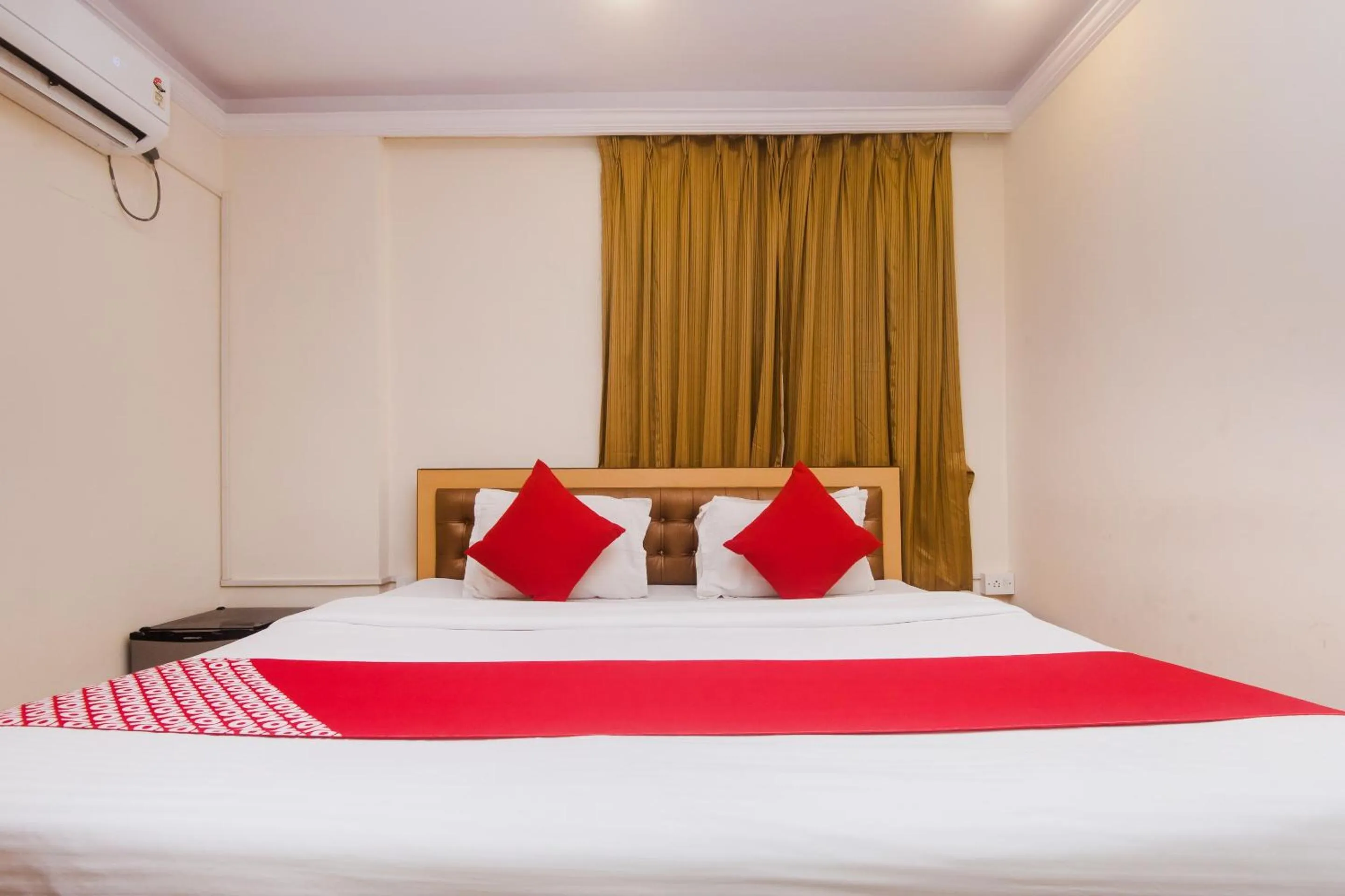 Bedroom, Bed in Capital O Orbit Inn Near Infiniti Mall