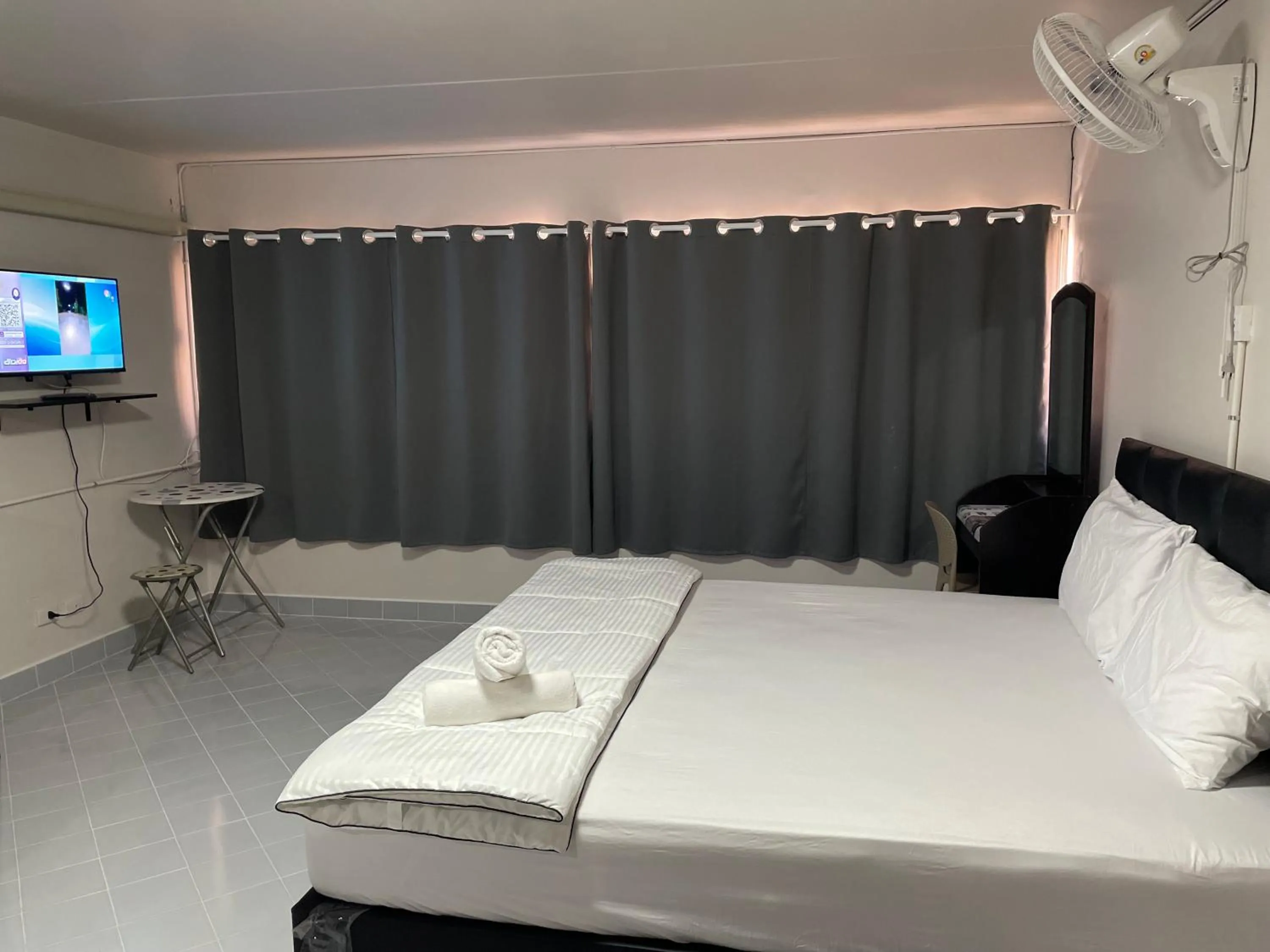 Bed in Dailyroom C3,C4by Anna