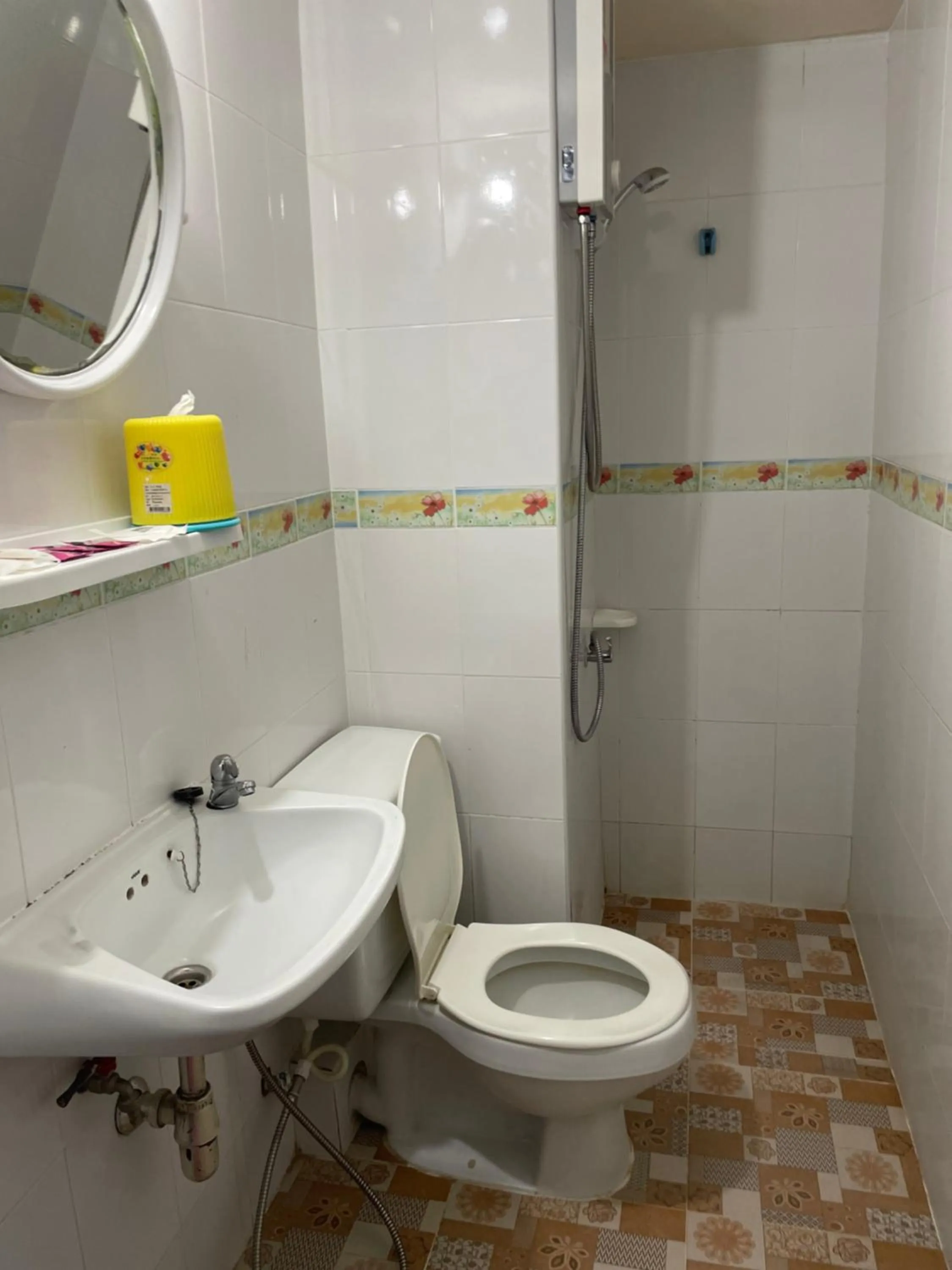 Shower in Dailyroom C3,C4by Anna