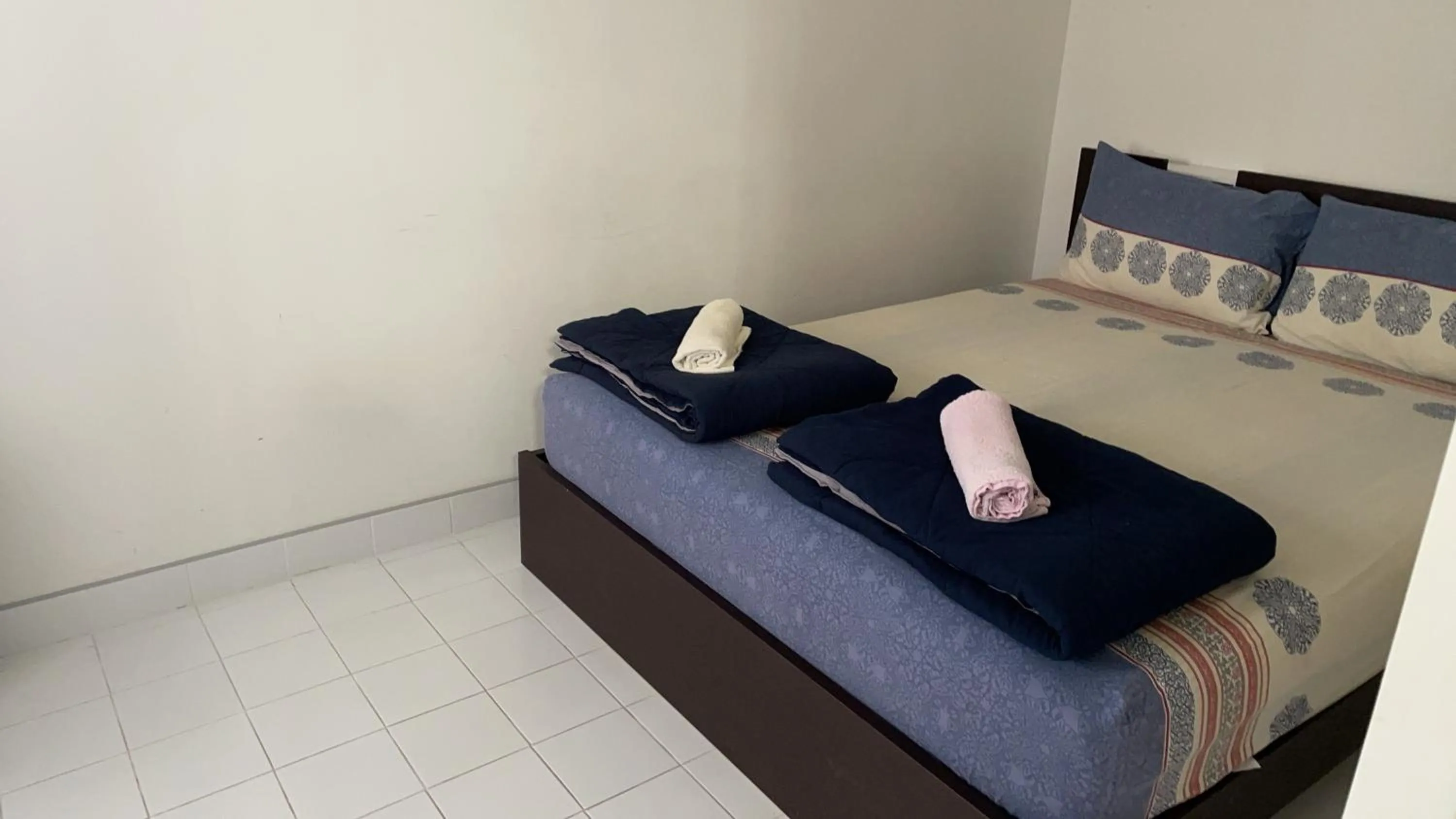 Bed in Dailyroom C3,C4by Anna