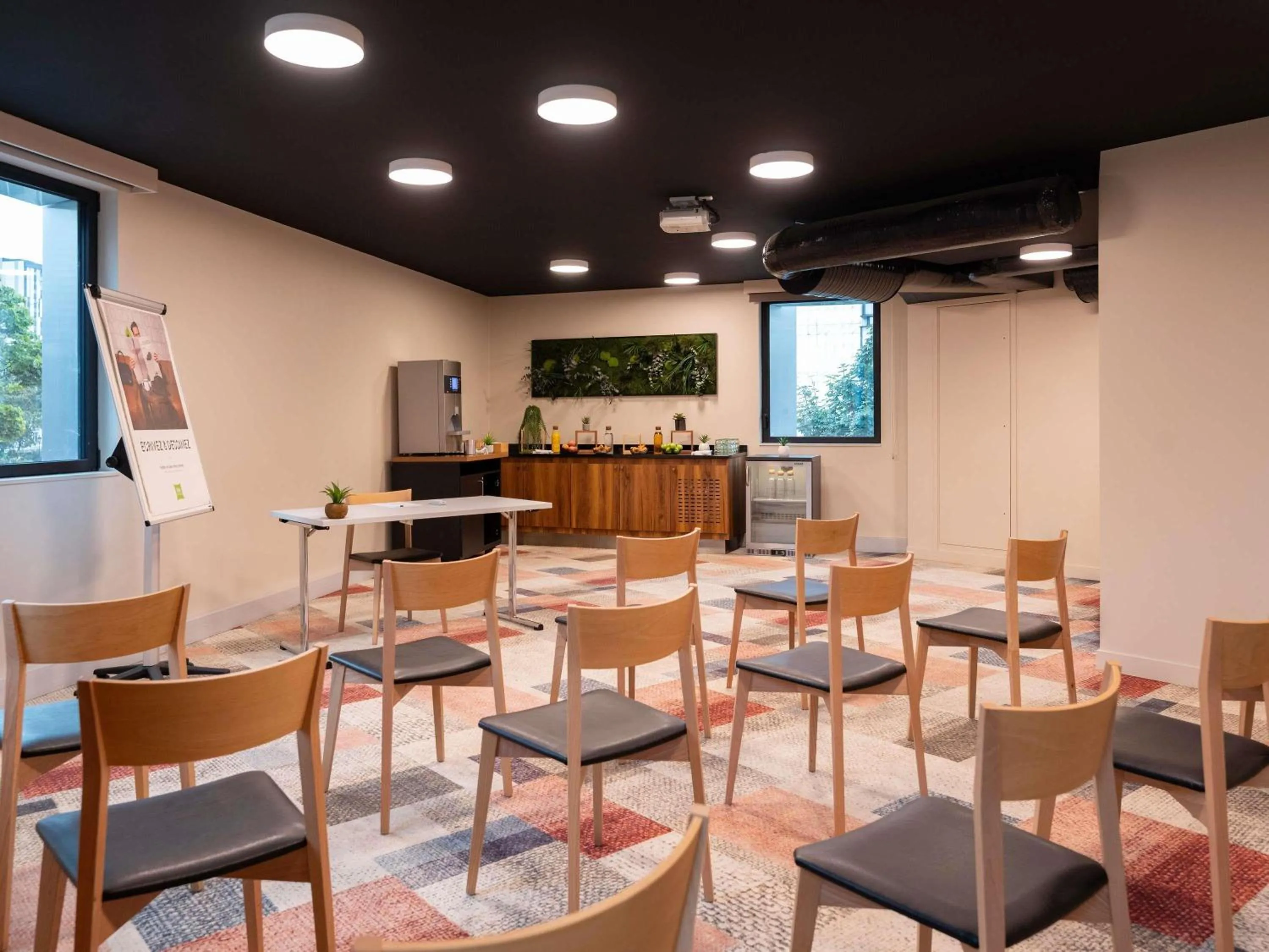 Meeting/conference room in ibis Styles Paris Meteor Avenue d'Italie