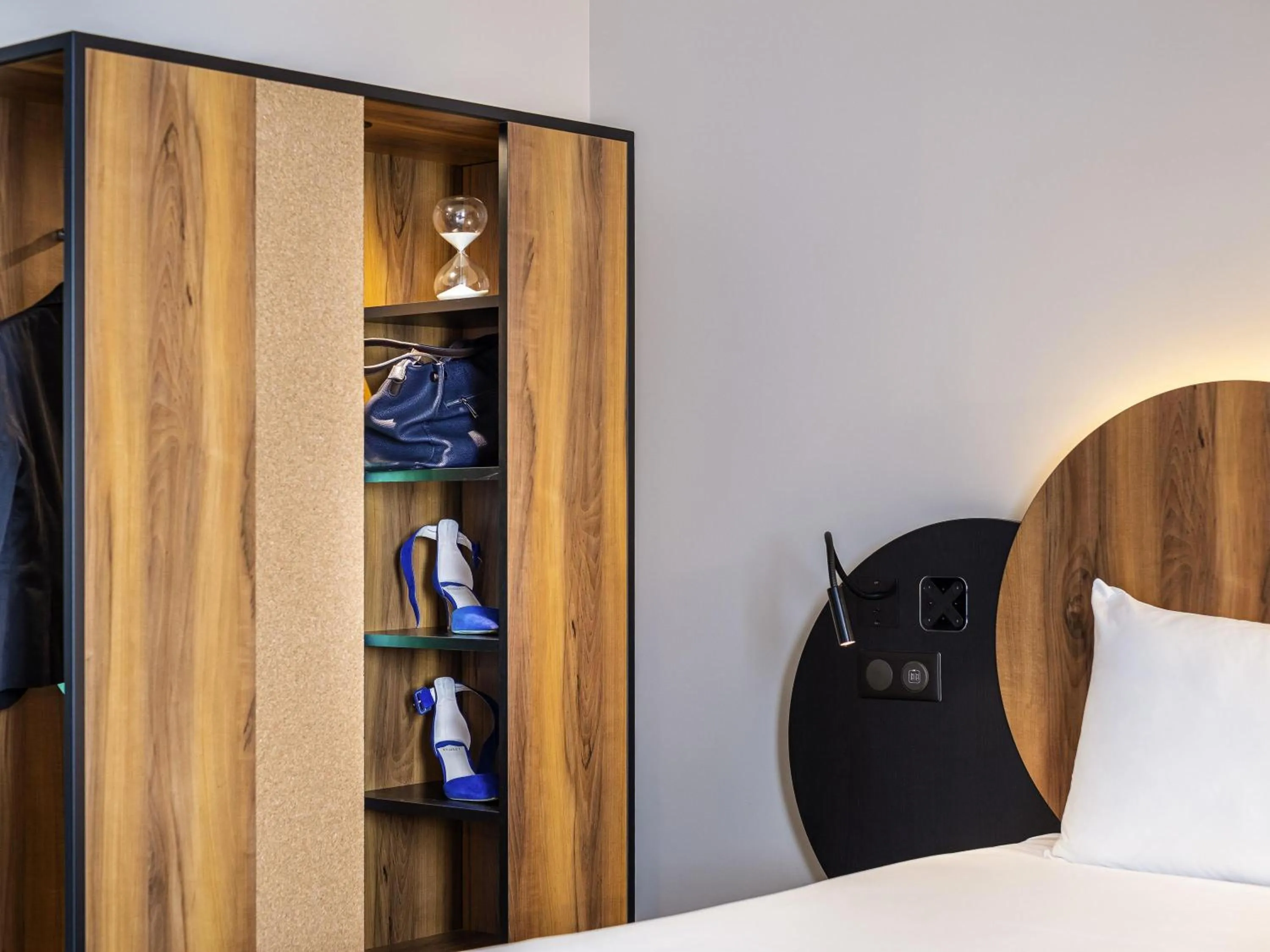 Bedroom, Bed in ibis Styles Paris Meteor Avenue d'Italie