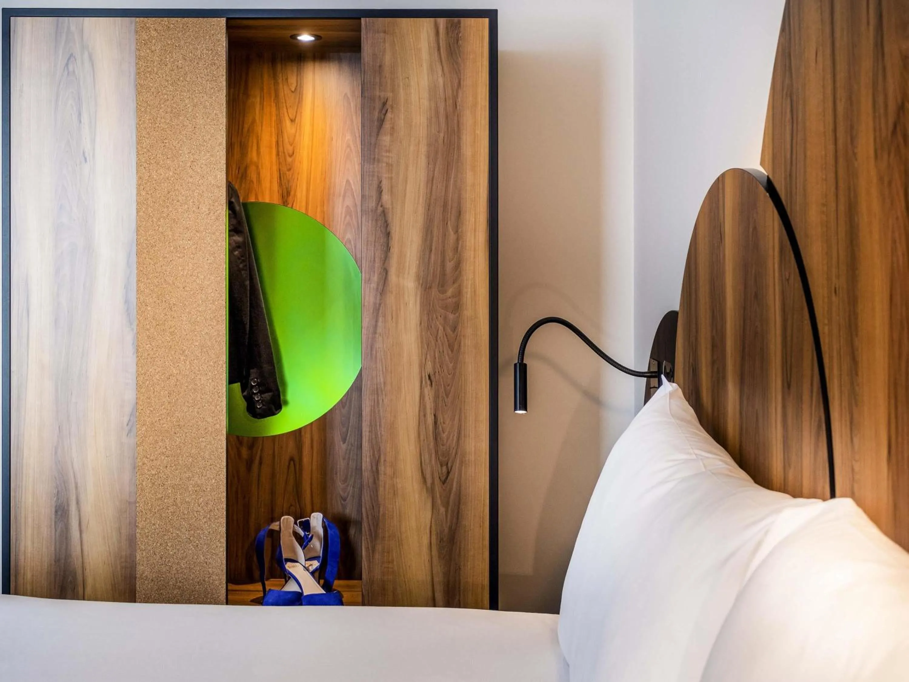 Bedroom, Bed in ibis Styles Paris Meteor Avenue d'Italie