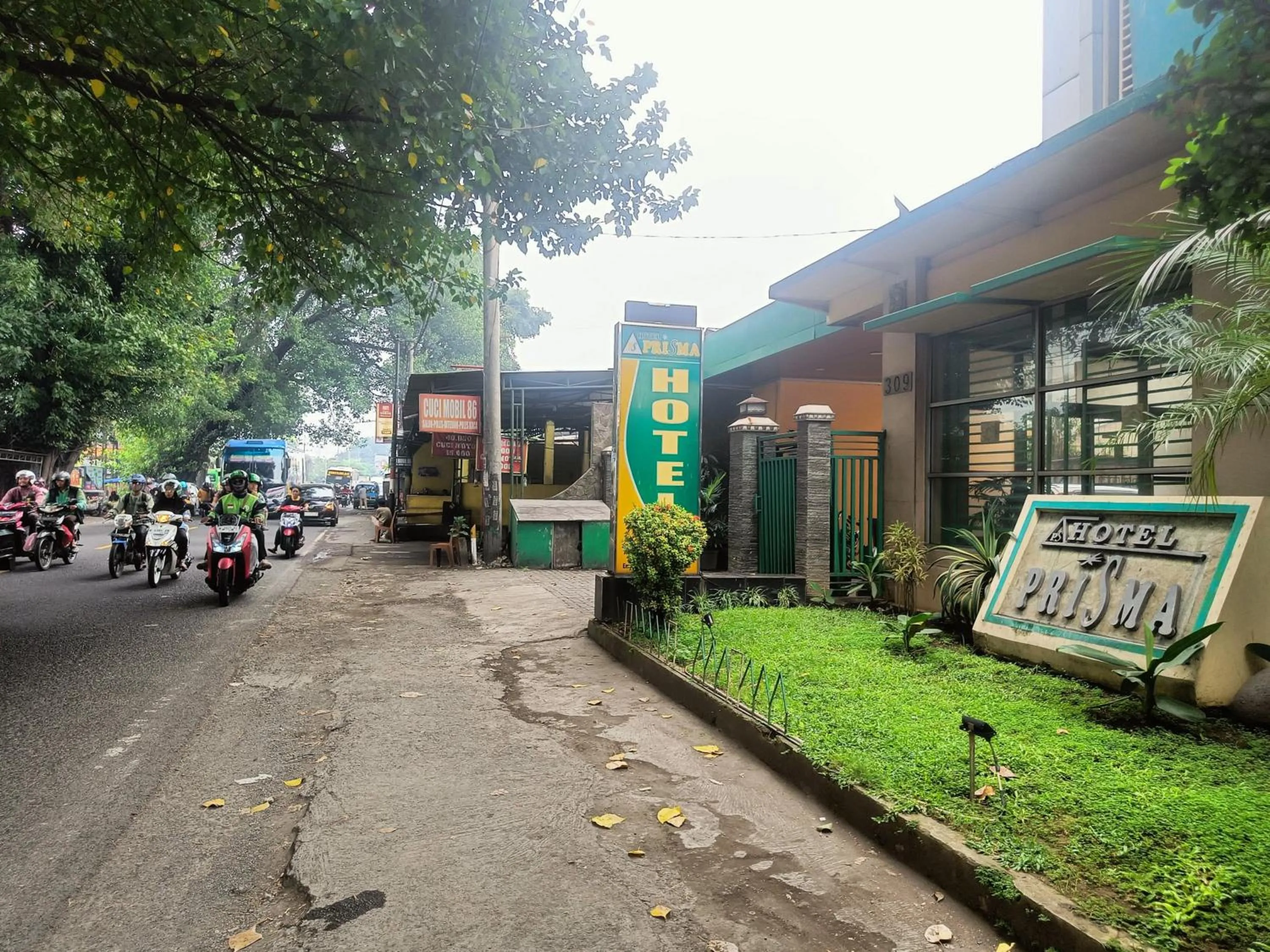 Property building in Hotel Prisma Mitra RedDoorz