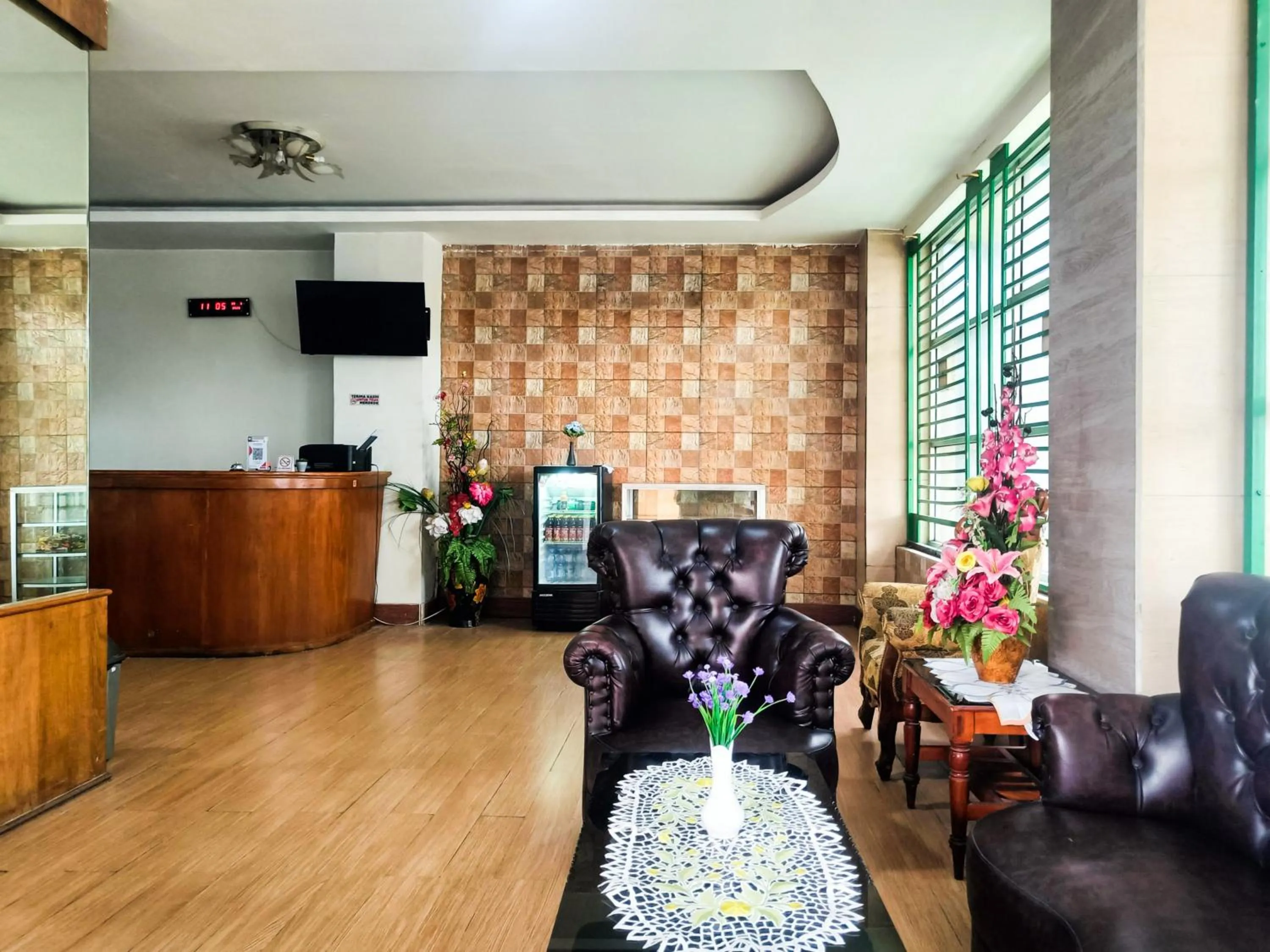 Lobby or reception in Hotel Prisma Mitra RedDoorz