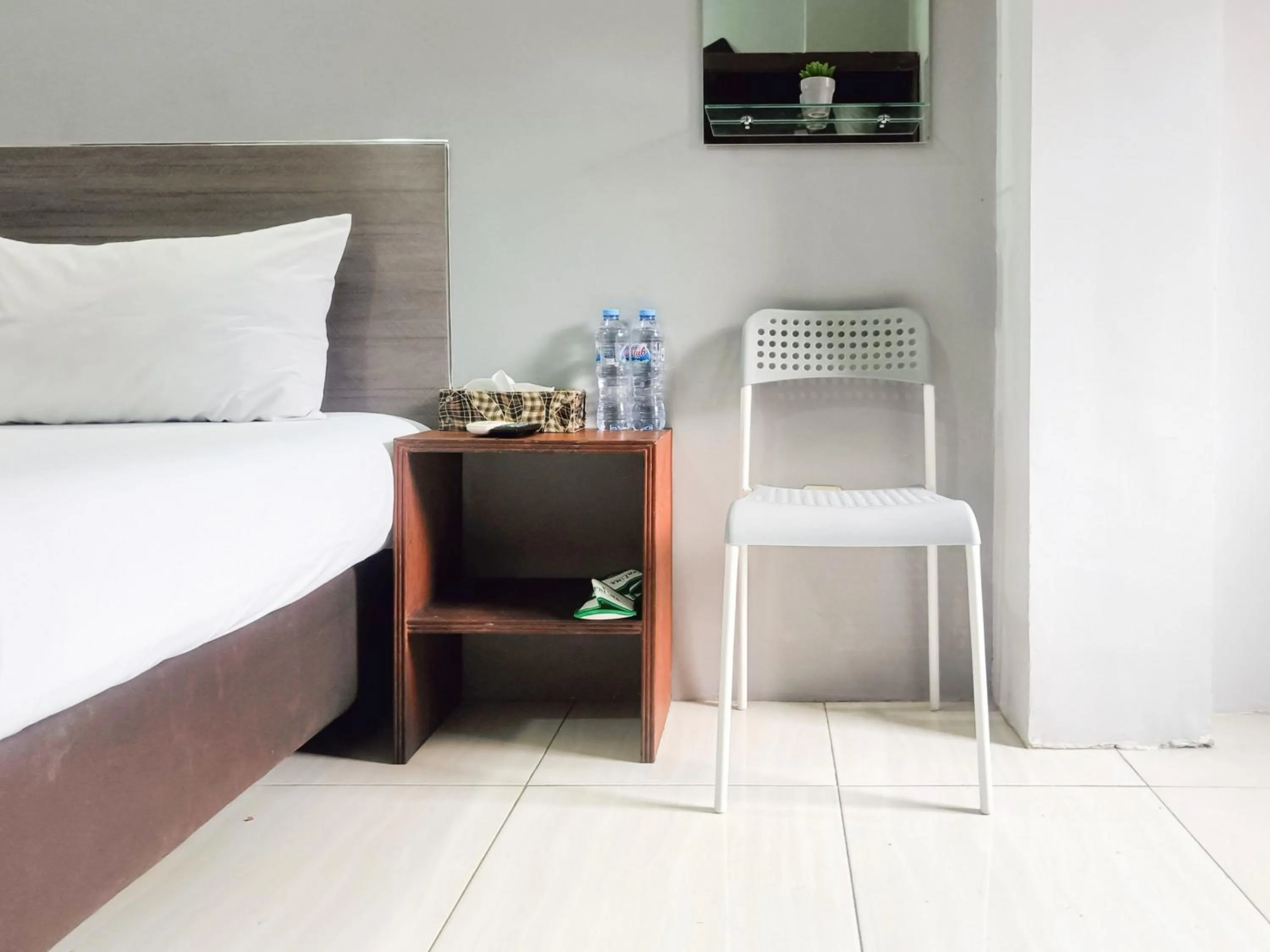 Bedroom, Bed in Hotel Prisma Mitra RedDoorz