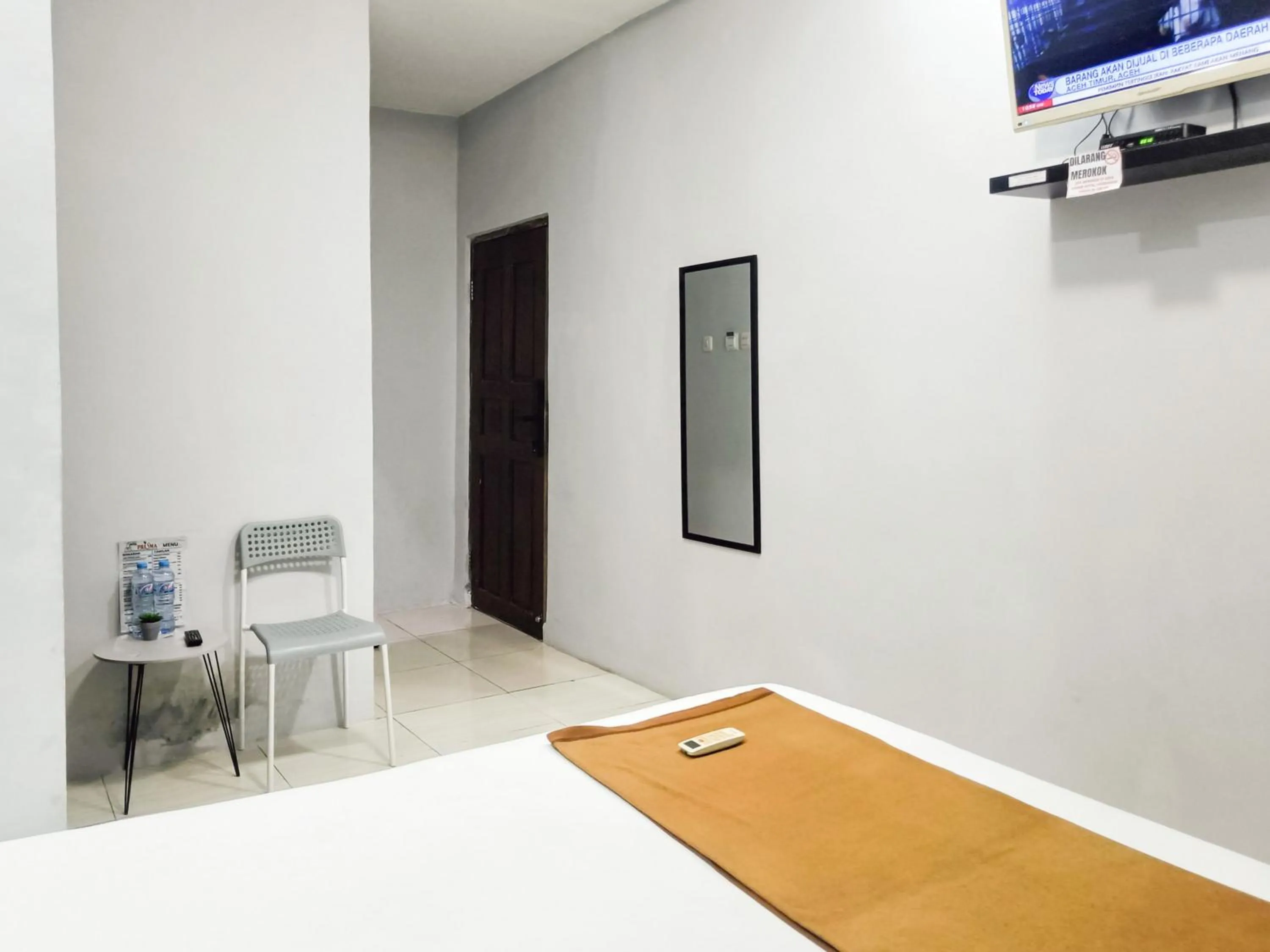 Bedroom, Bed in Hotel Prisma Mitra RedDoorz