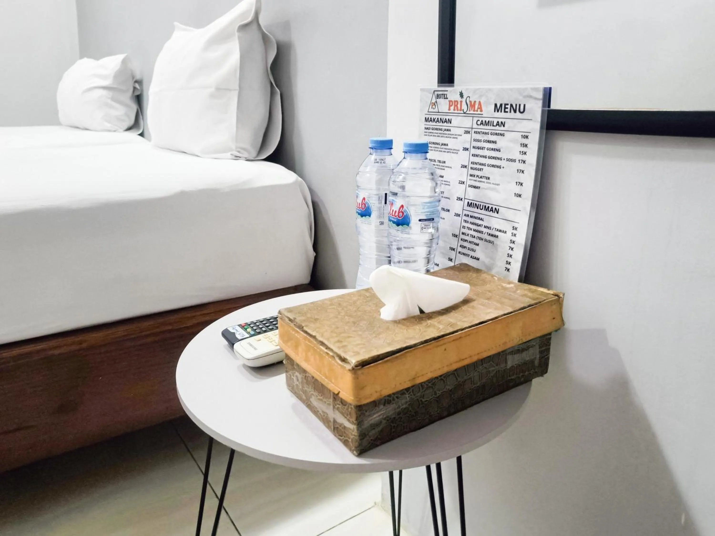 Bedroom, Bed in Hotel Prisma Mitra RedDoorz