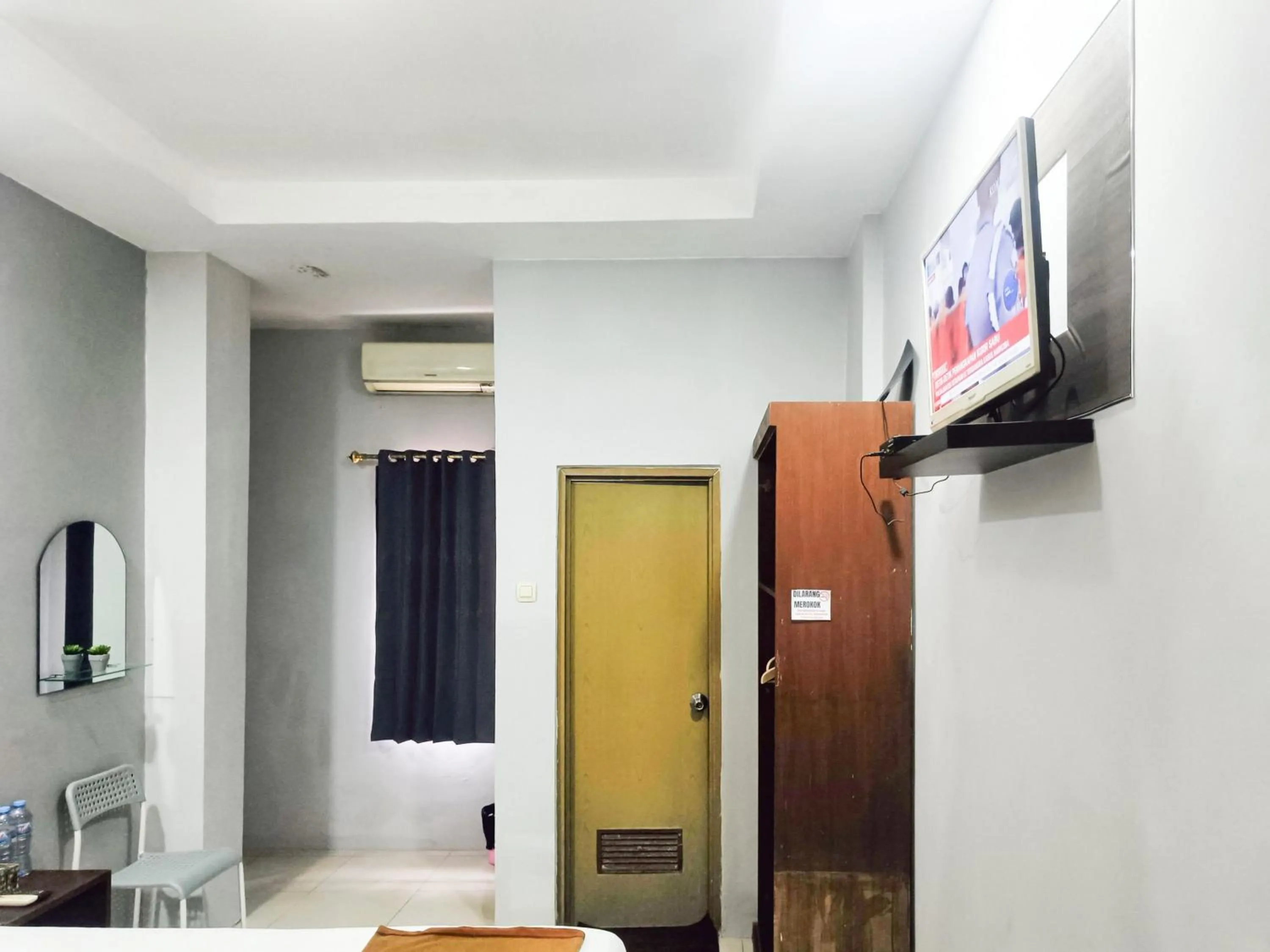 Bedroom in Hotel Prisma Mitra RedDoorz