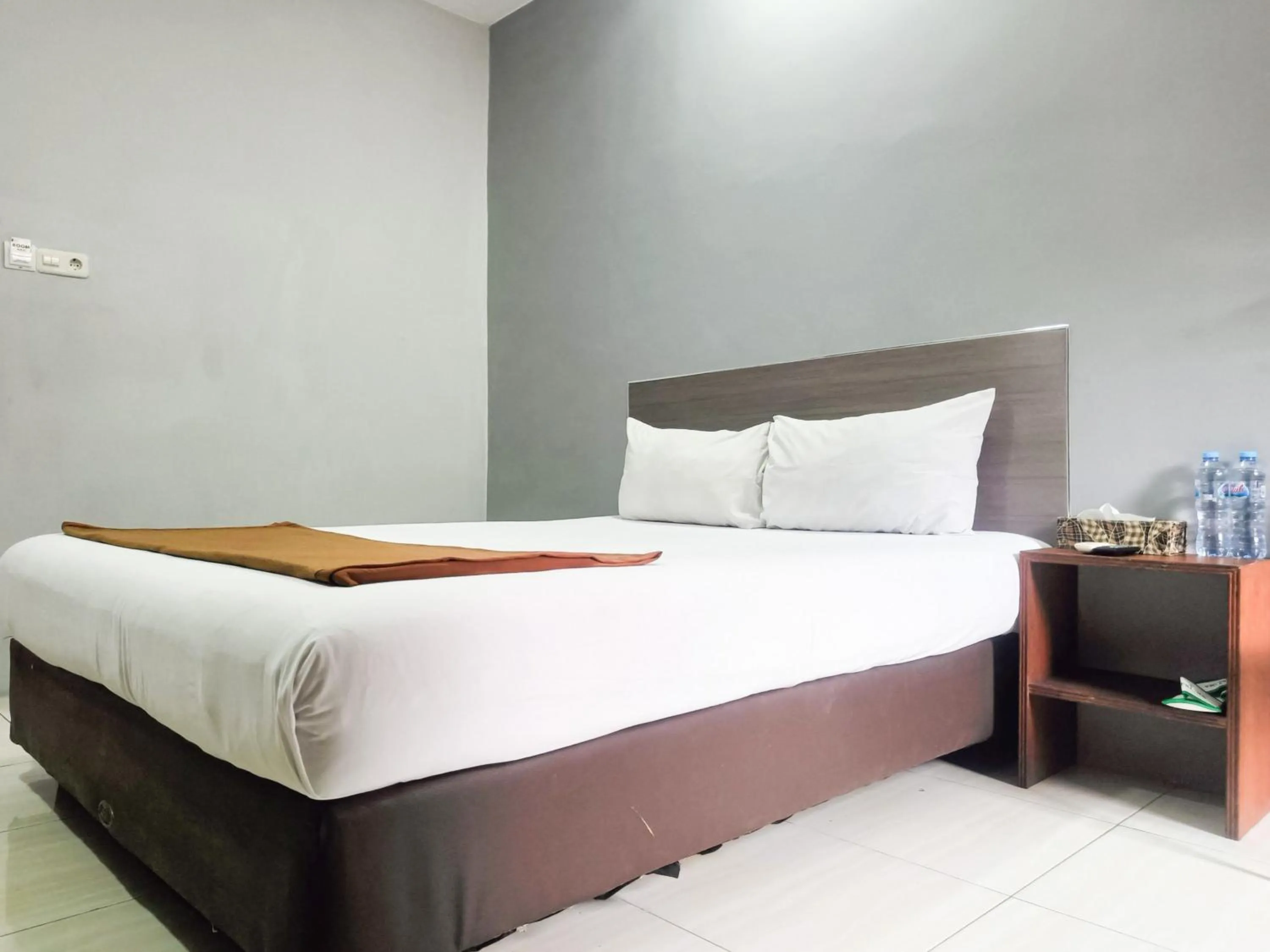 Bedroom, Bed in Hotel Prisma Mitra RedDoorz