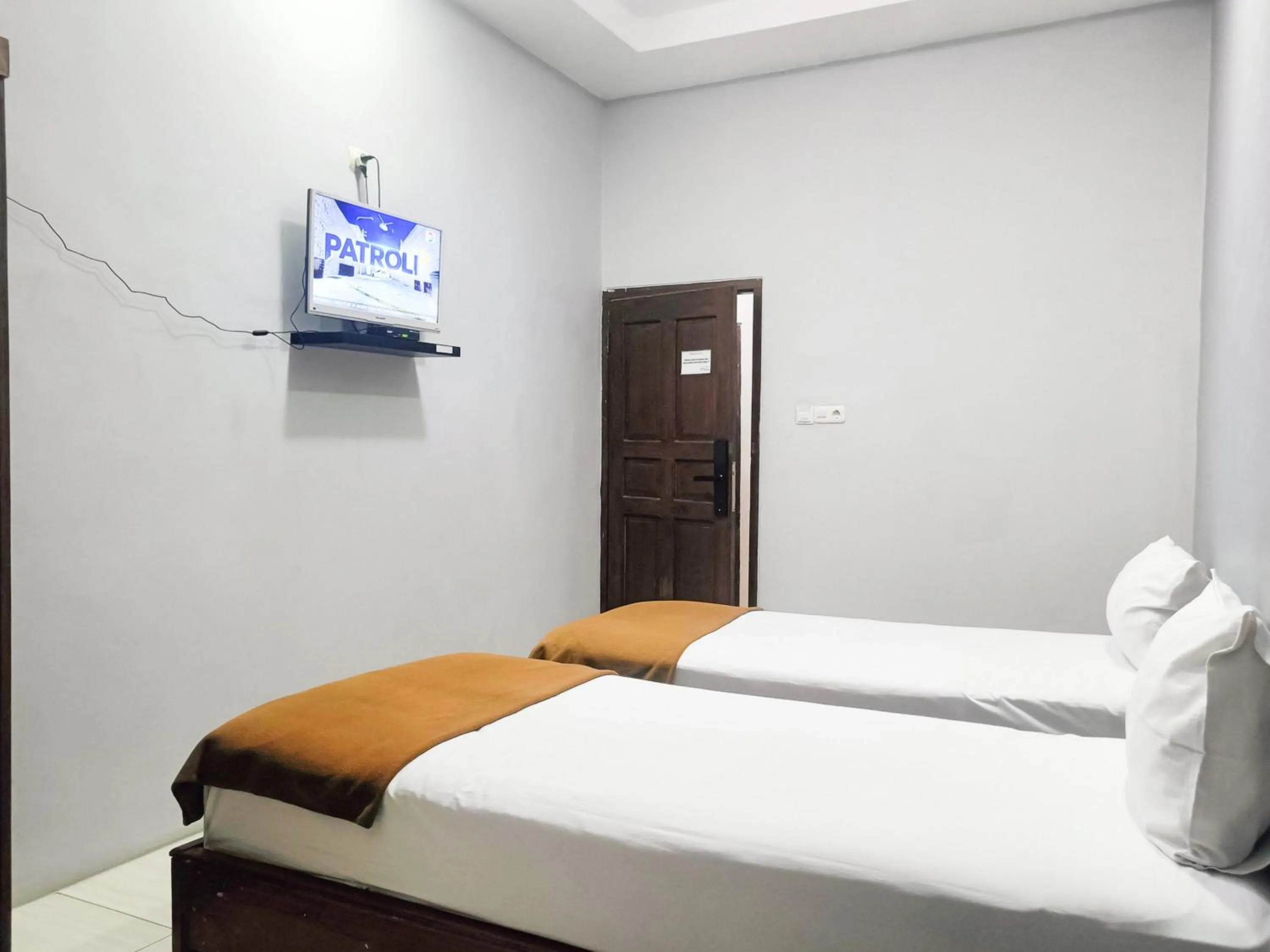 Bedroom, Bed in Hotel Prisma Mitra RedDoorz