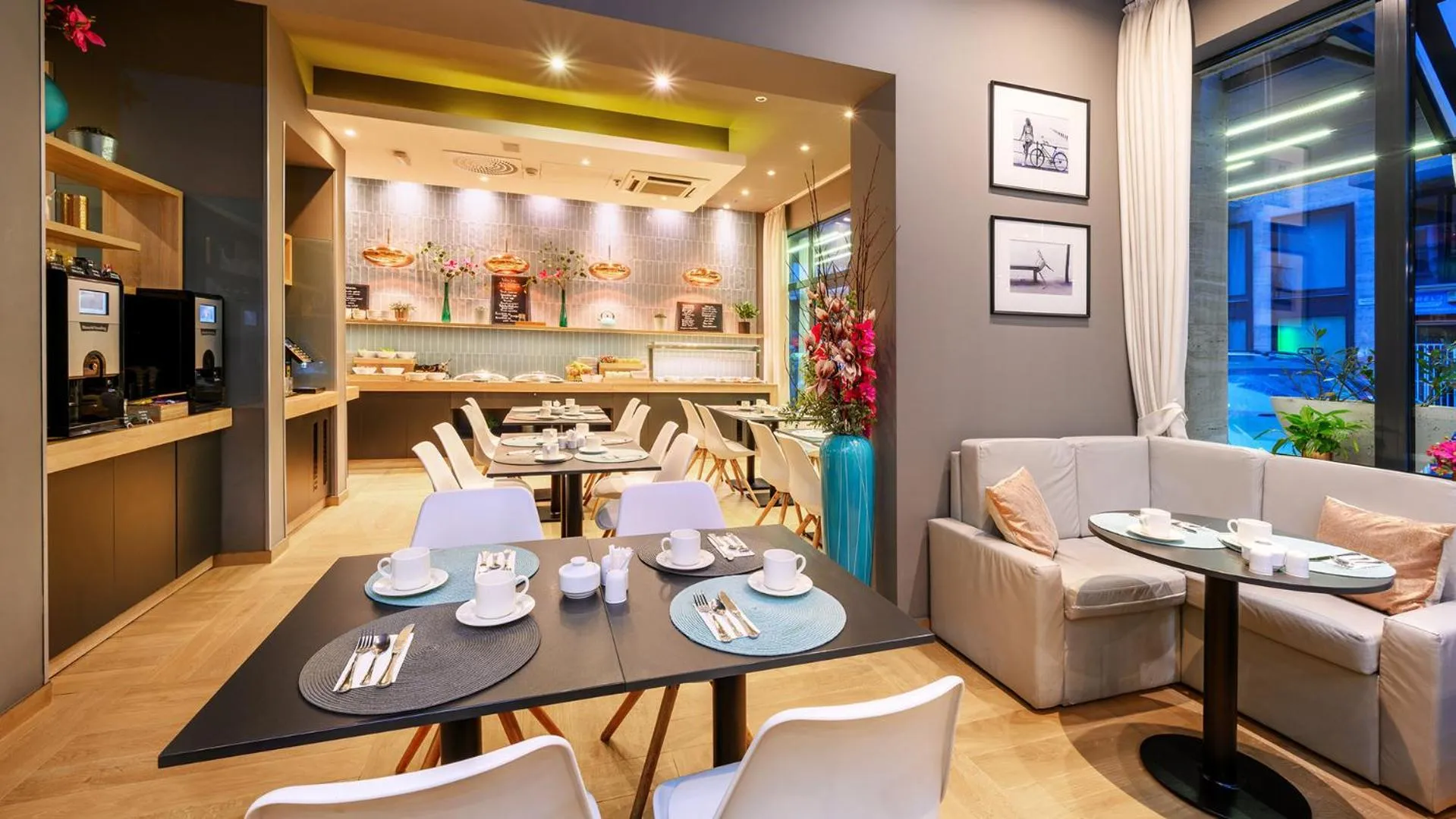 Breakfast in Vagabond Downtown