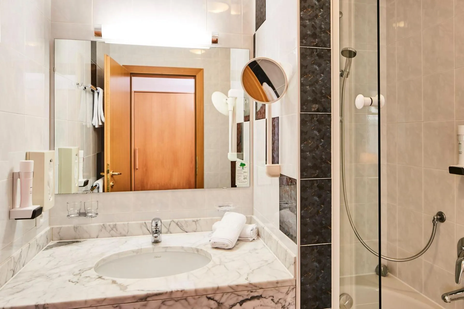 Bathroom in Hotel Post