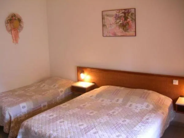 Bed in Hôtel de la Madeleine Anduze