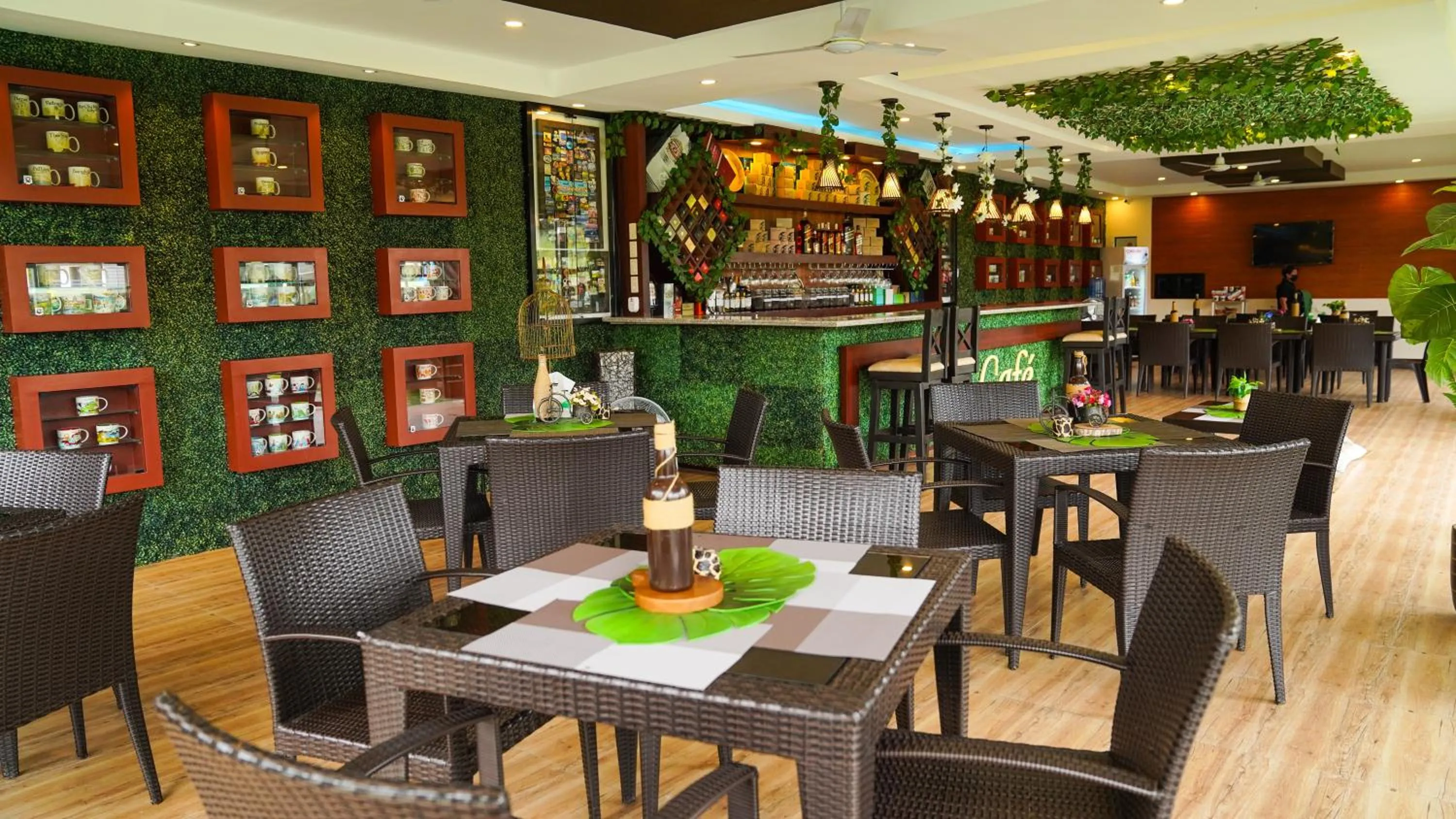 Restaurant/places to eat in A&A Garden Suites