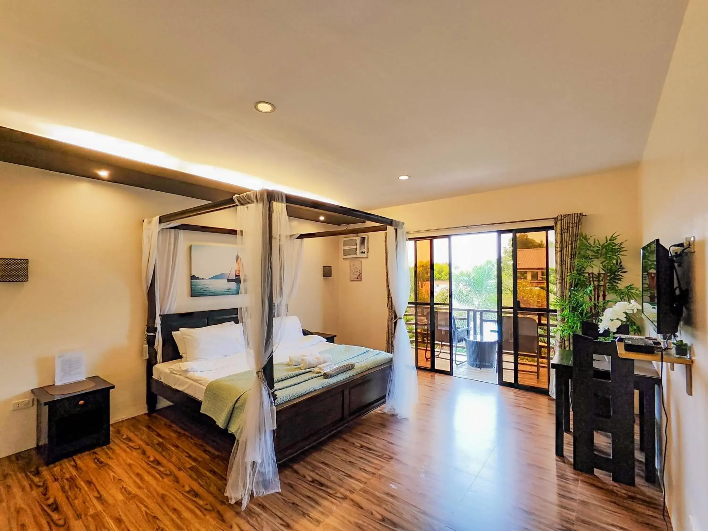 Deluxe King Room in A&A Garden Suites Deluxe King Room in A&A Garden Suites