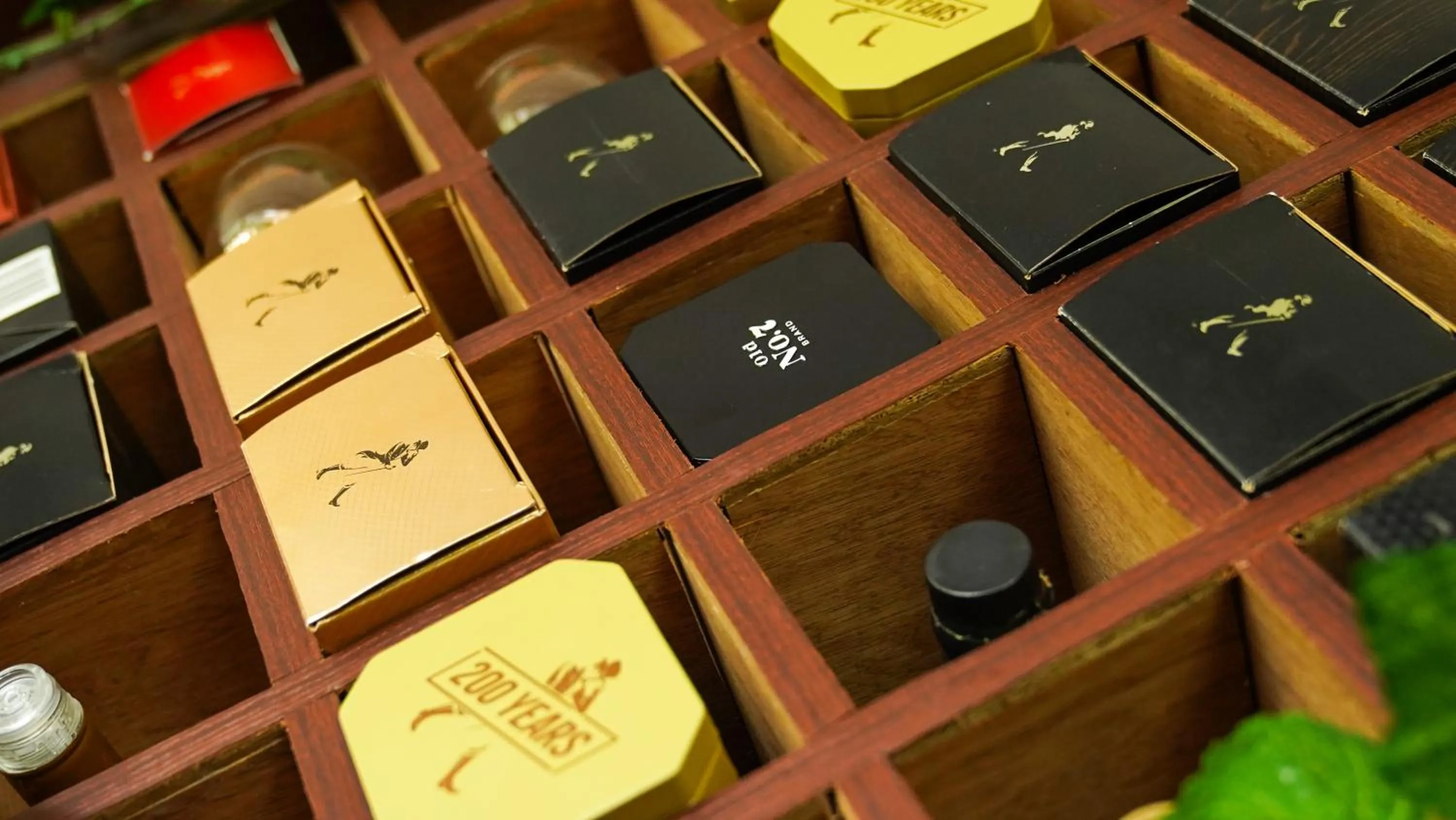 Restaurant/places to eat in A&A Garden Suites