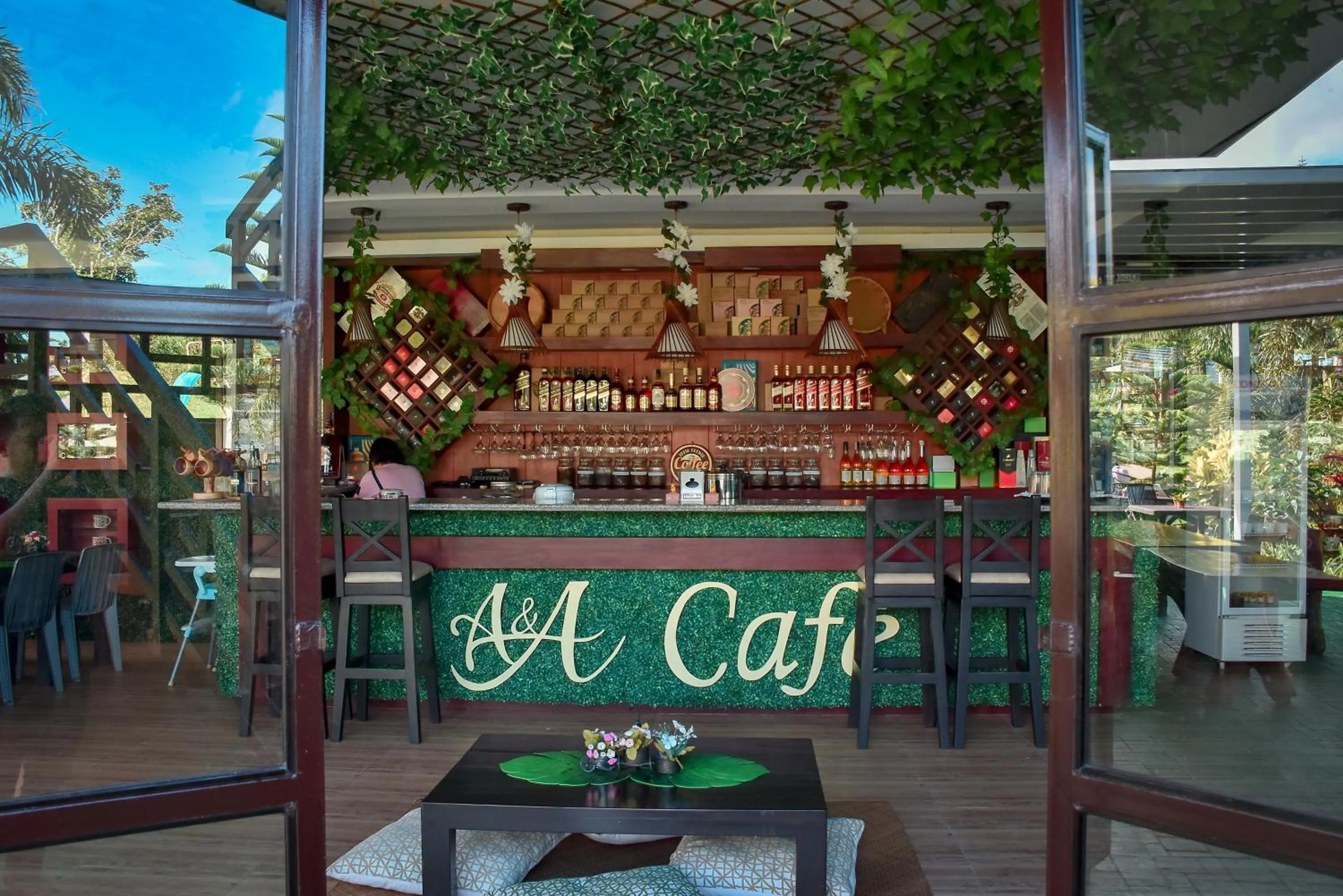 Restaurant/places to eat in A&A Garden Suites