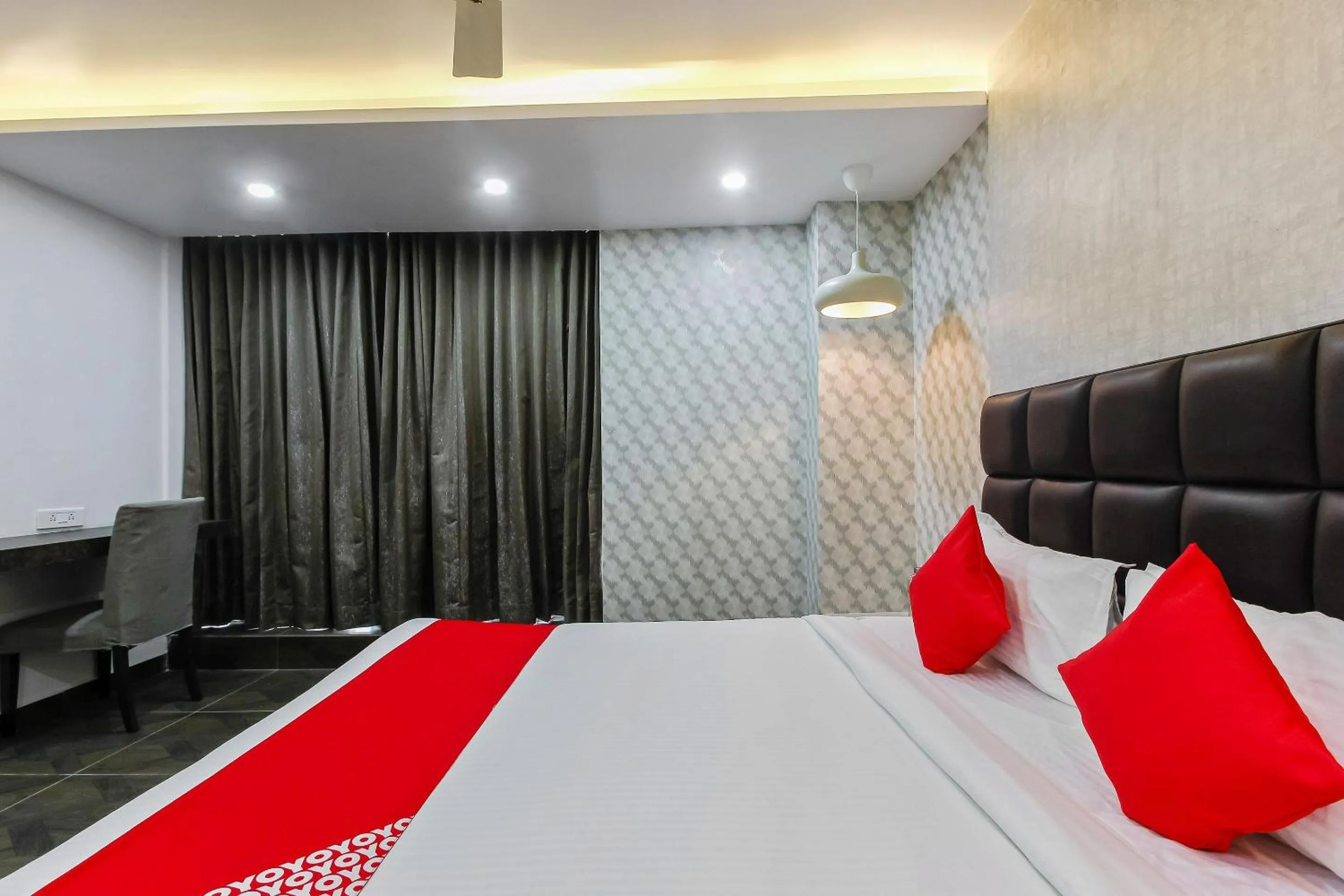 Bedroom in Super Capital O Hoysala Inn