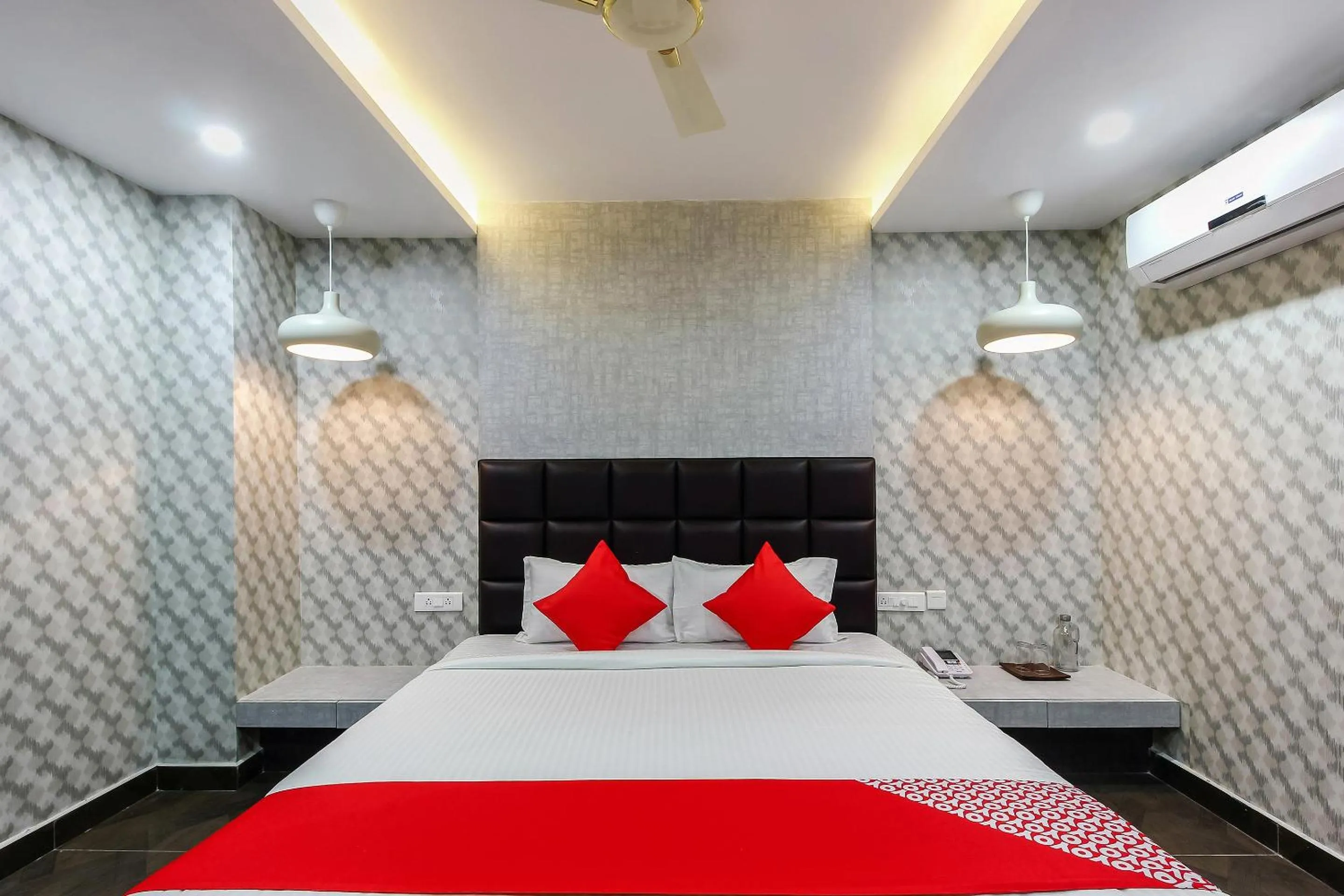 Bedroom, Bed in Super Capital O Hoysala Inn